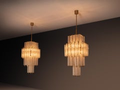 Exceptionnellement grand lustre en verre à étages de style moderne du milieu du siècle 220 cm/86 in
