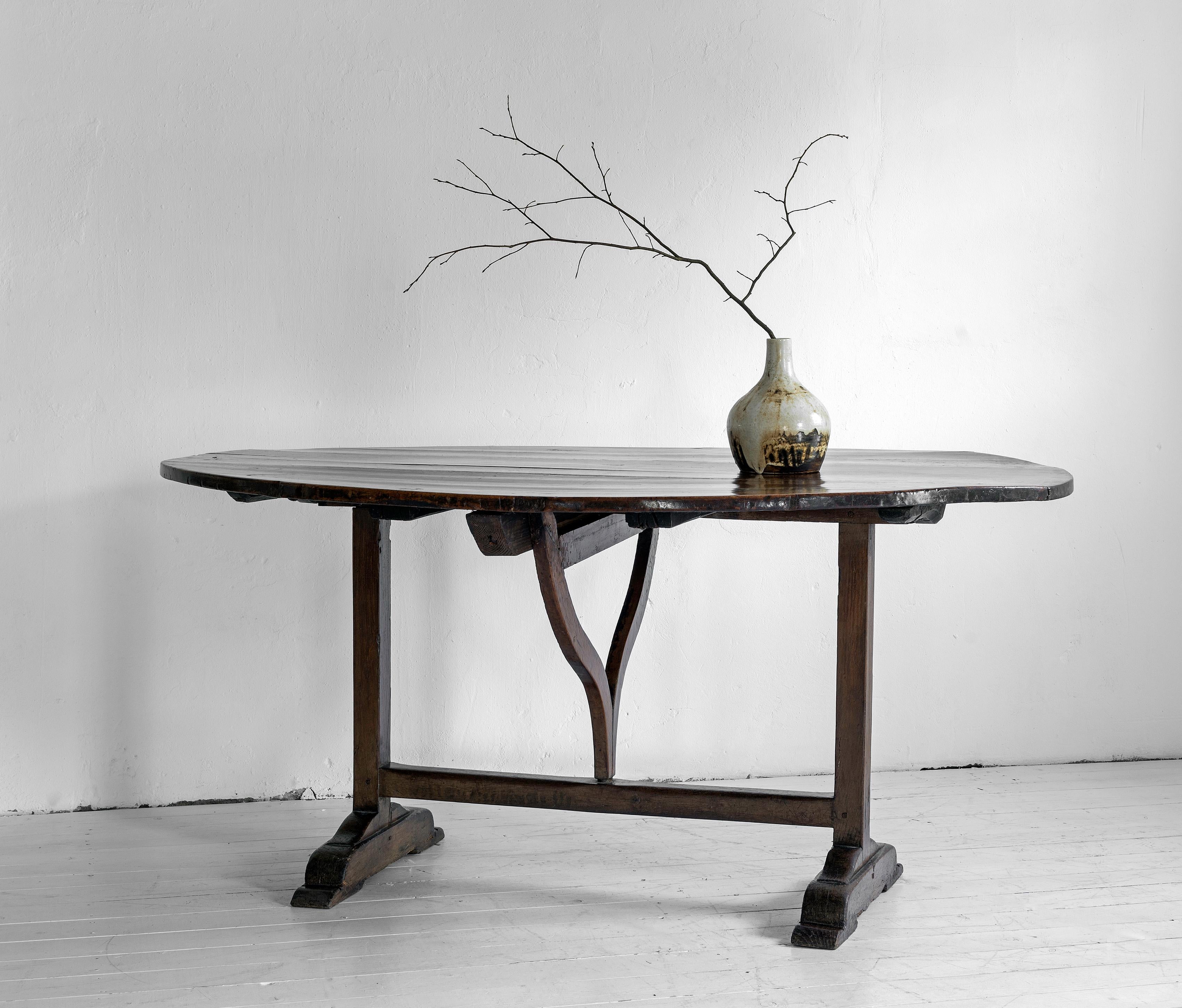 18th Century and Earlier Exceptionally large oval 17th- 18th century French dining table For Sale