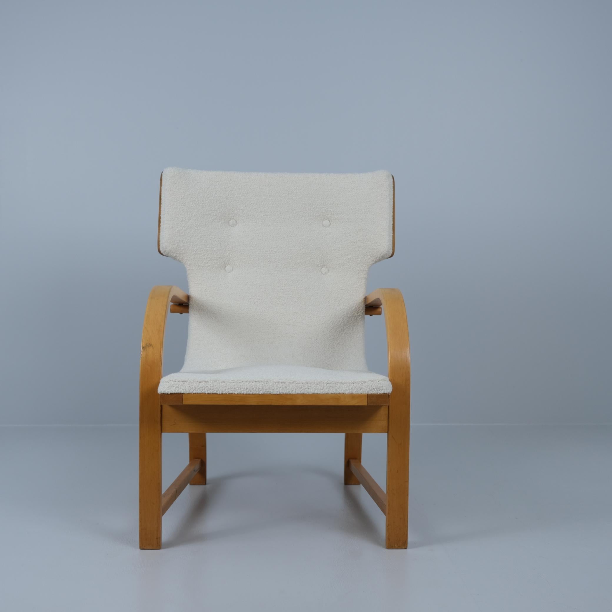 Scandinave moderne Exceptionnelle chaise Aino Aalto Model No. 3920, bouleau et laine blanche, Artek 1940s en vente
