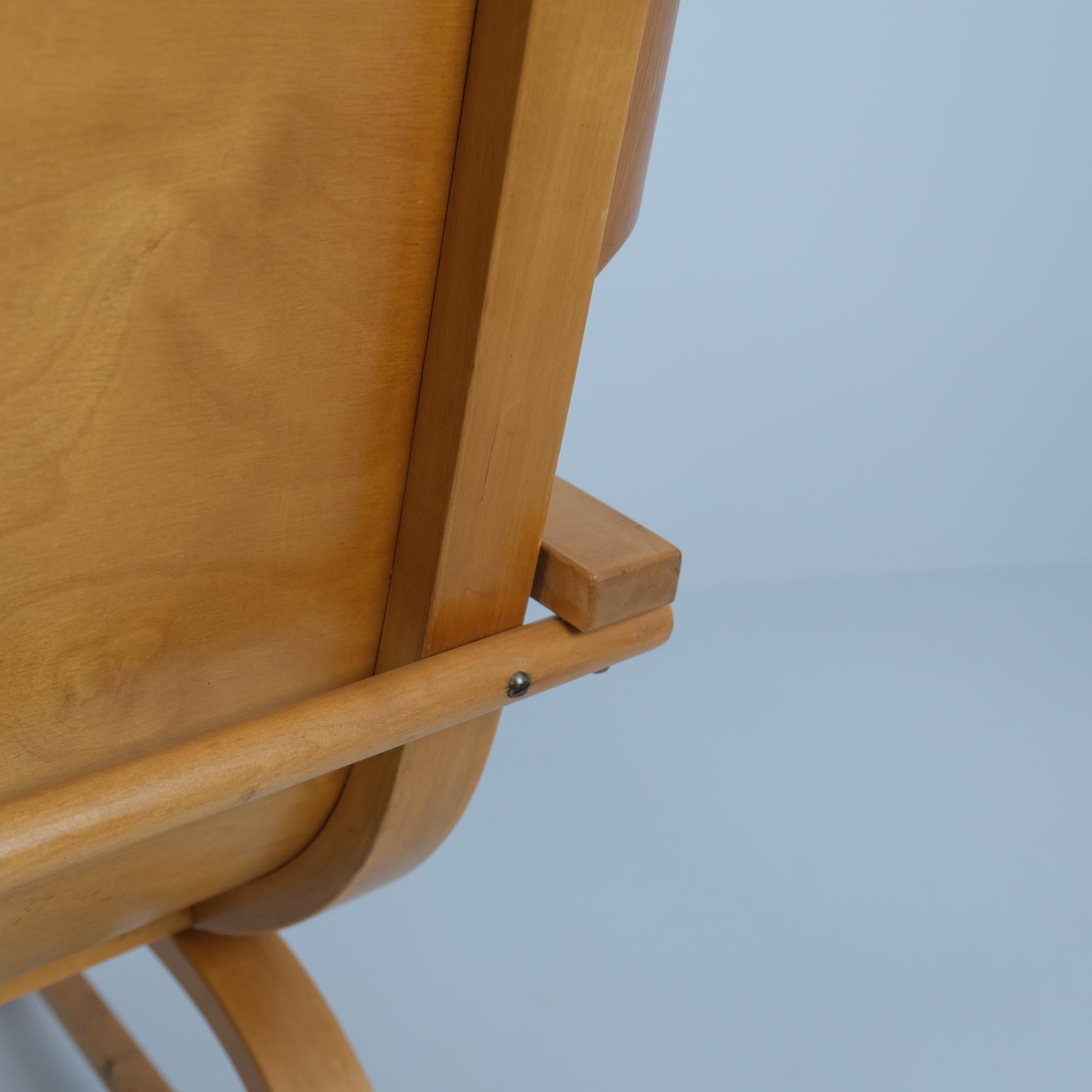 Milieu du XXe siècle Exceptionnelle chaise Aino Aalto Model No. 3920, bouleau et laine blanche, Artek 1940s en vente