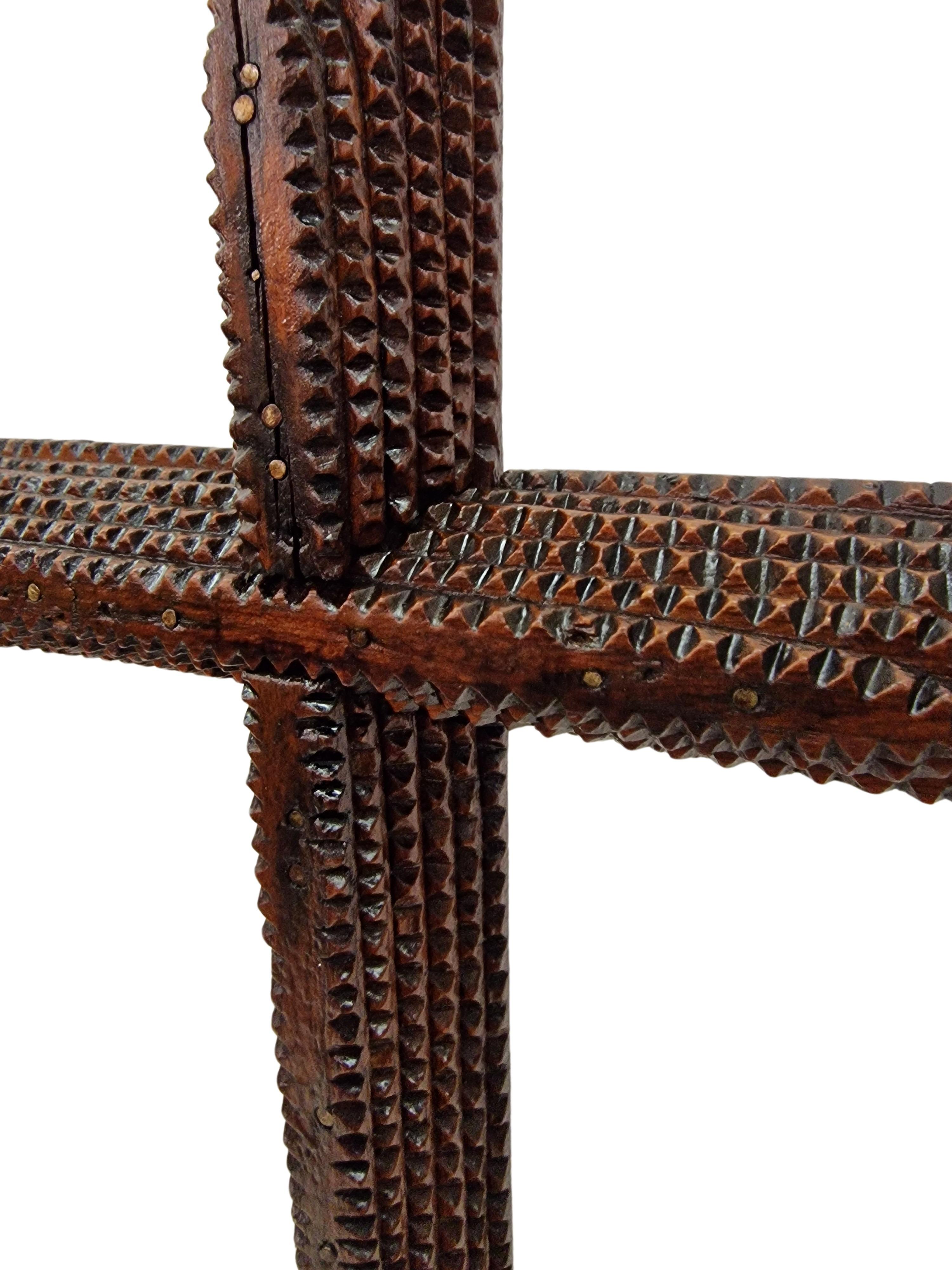 Autrichien Croix d'une rareté exceptionnelle, tramp art, 1900, Schwarzwald/Autriche en vente
