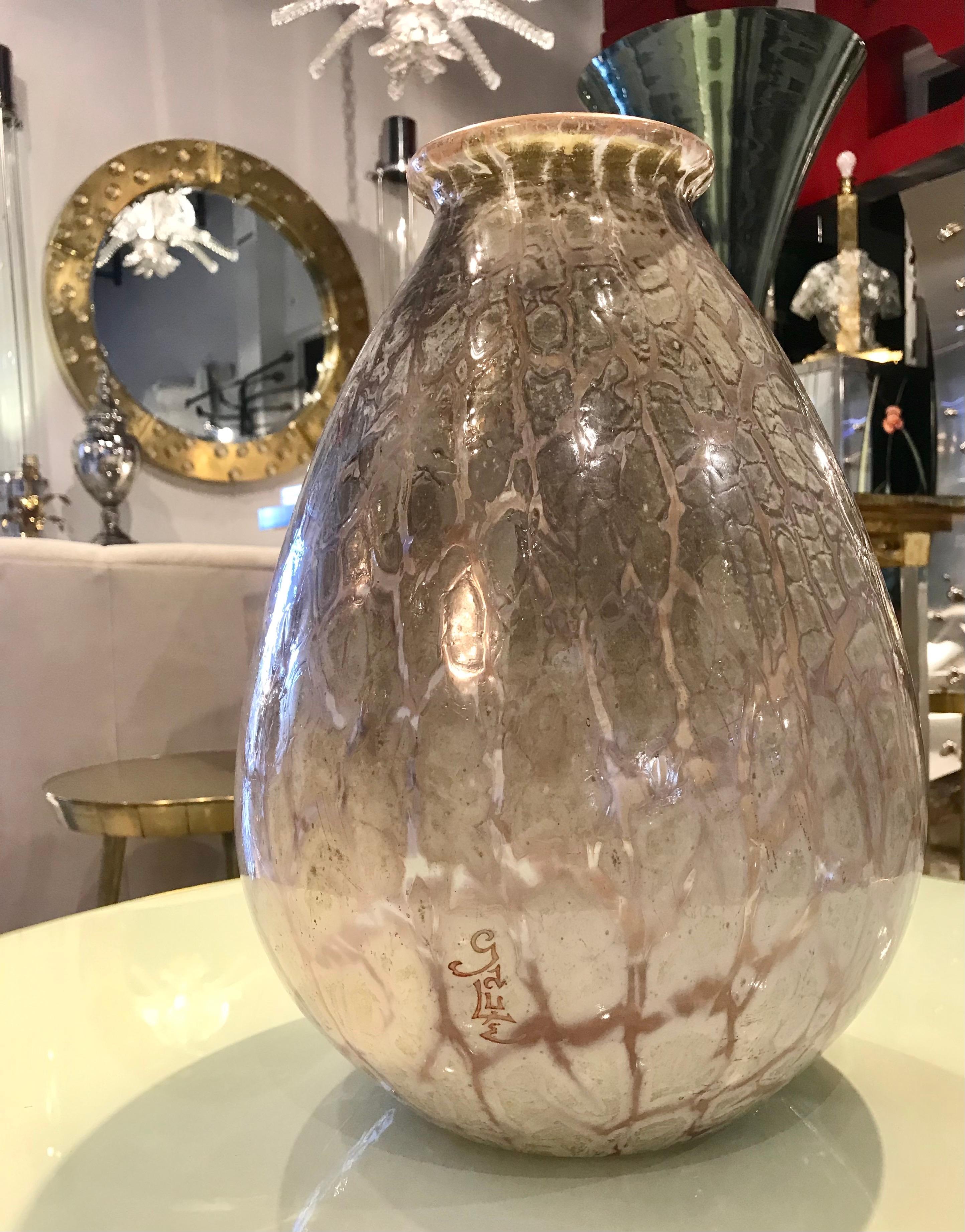 Außergewöhnlich seltene Emile Galle-Vase aus Gehäuseglas im Angebot 2
