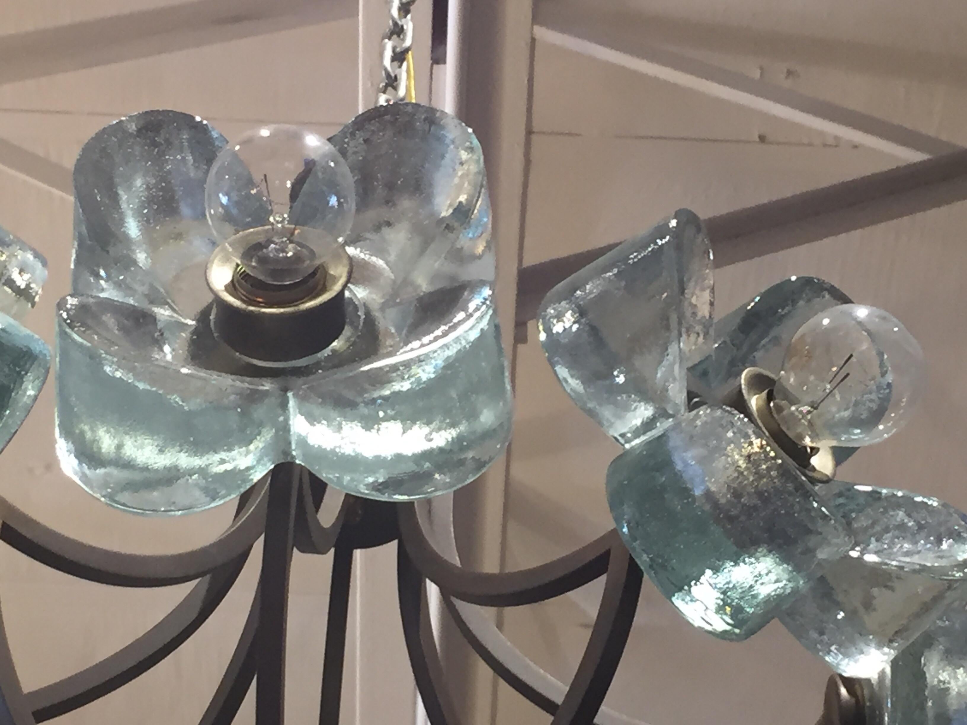 Exceptionally Rare Glass Daisy Chandelier In Good Condition In East Hampton, NY