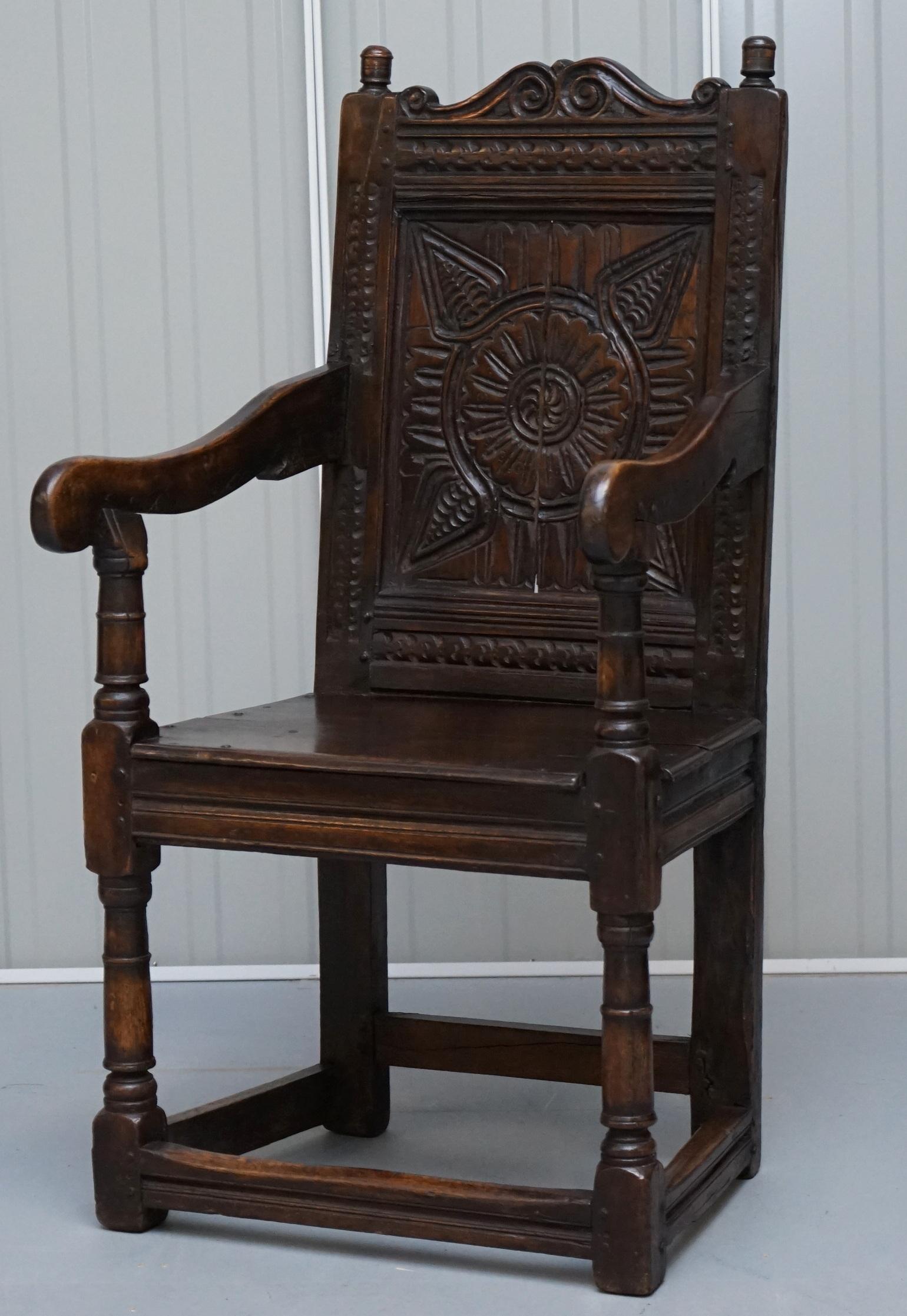 Excepcionalmente Raro Sillón Wainscot Original del Siglo XVII Roble del Norte de Inglaterra Carlos II en venta
