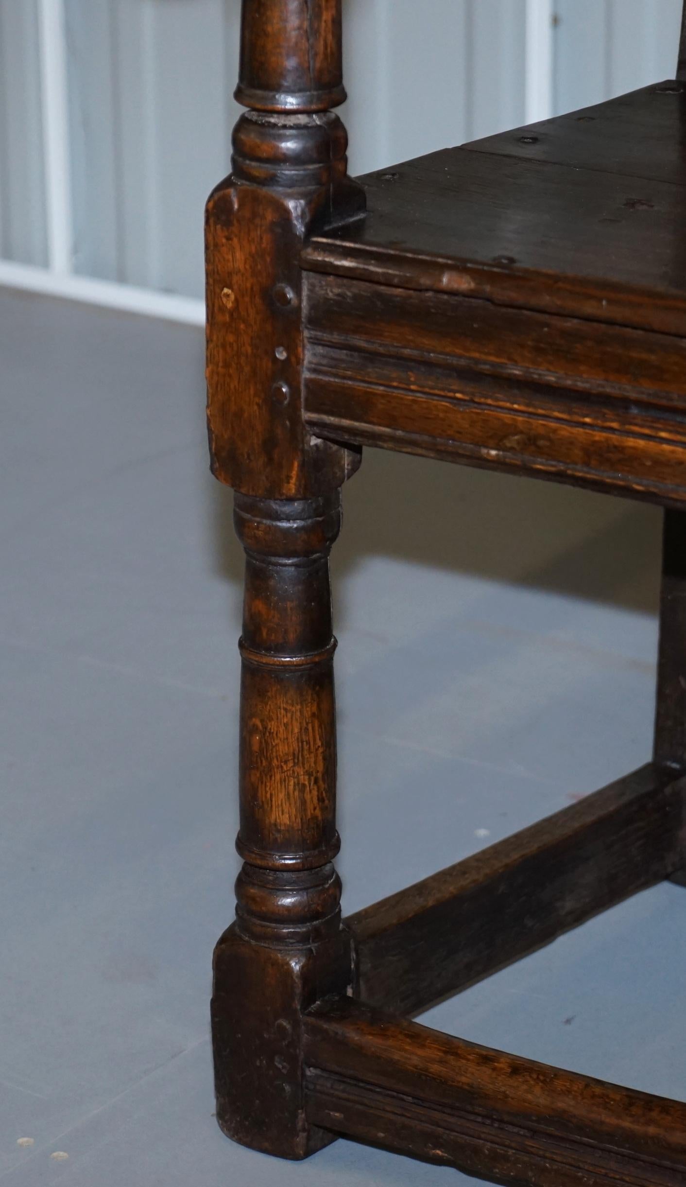 Excepcionalmente Raro Sillón Wainscot Original del Siglo XVII Roble del Norte de Inglaterra siglo XVIII y antes en venta