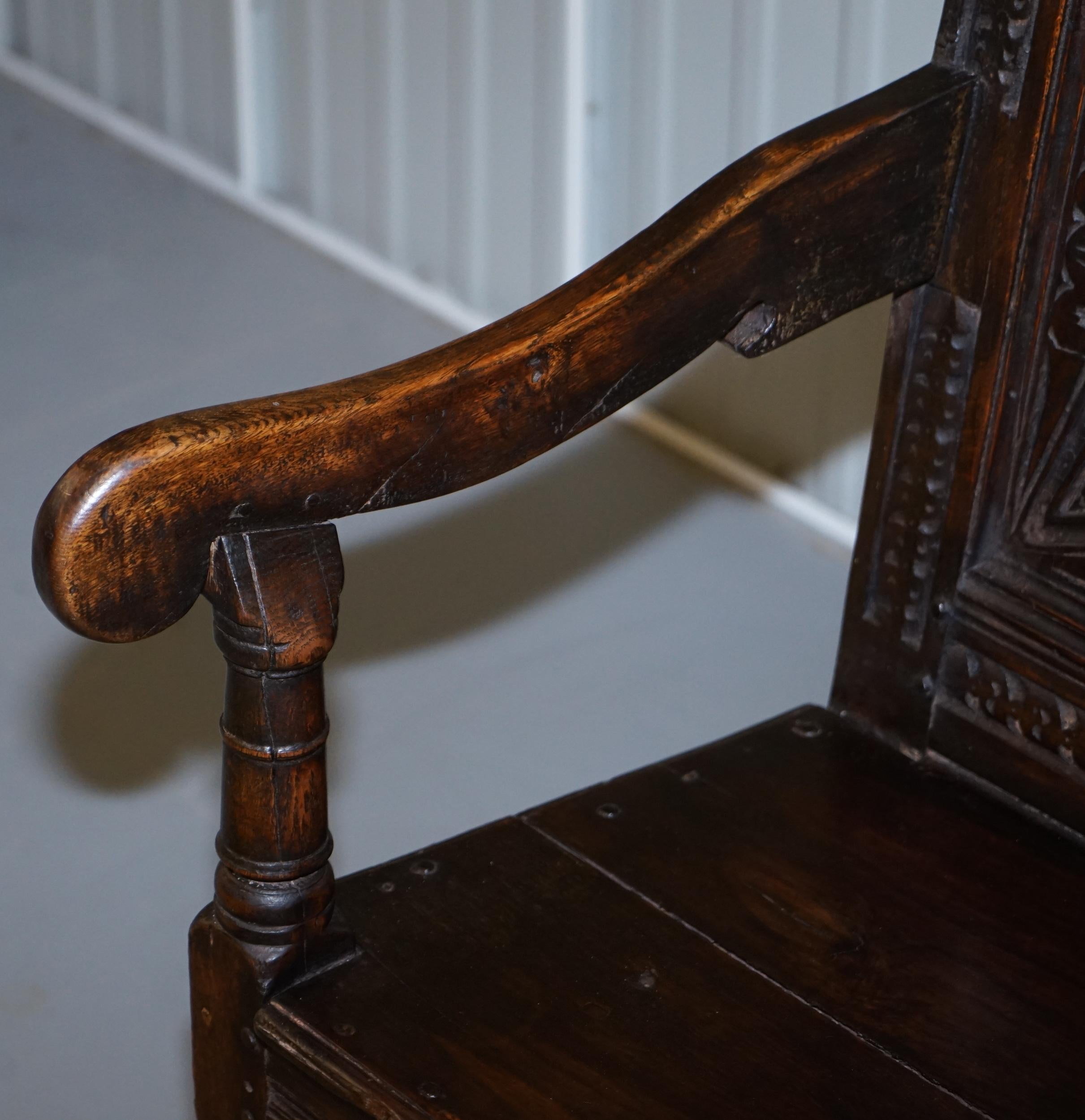 Exceptionnellement rare fauteuil original du 17ème siècle en chêne du nord de l'Angleterre en vente 1
