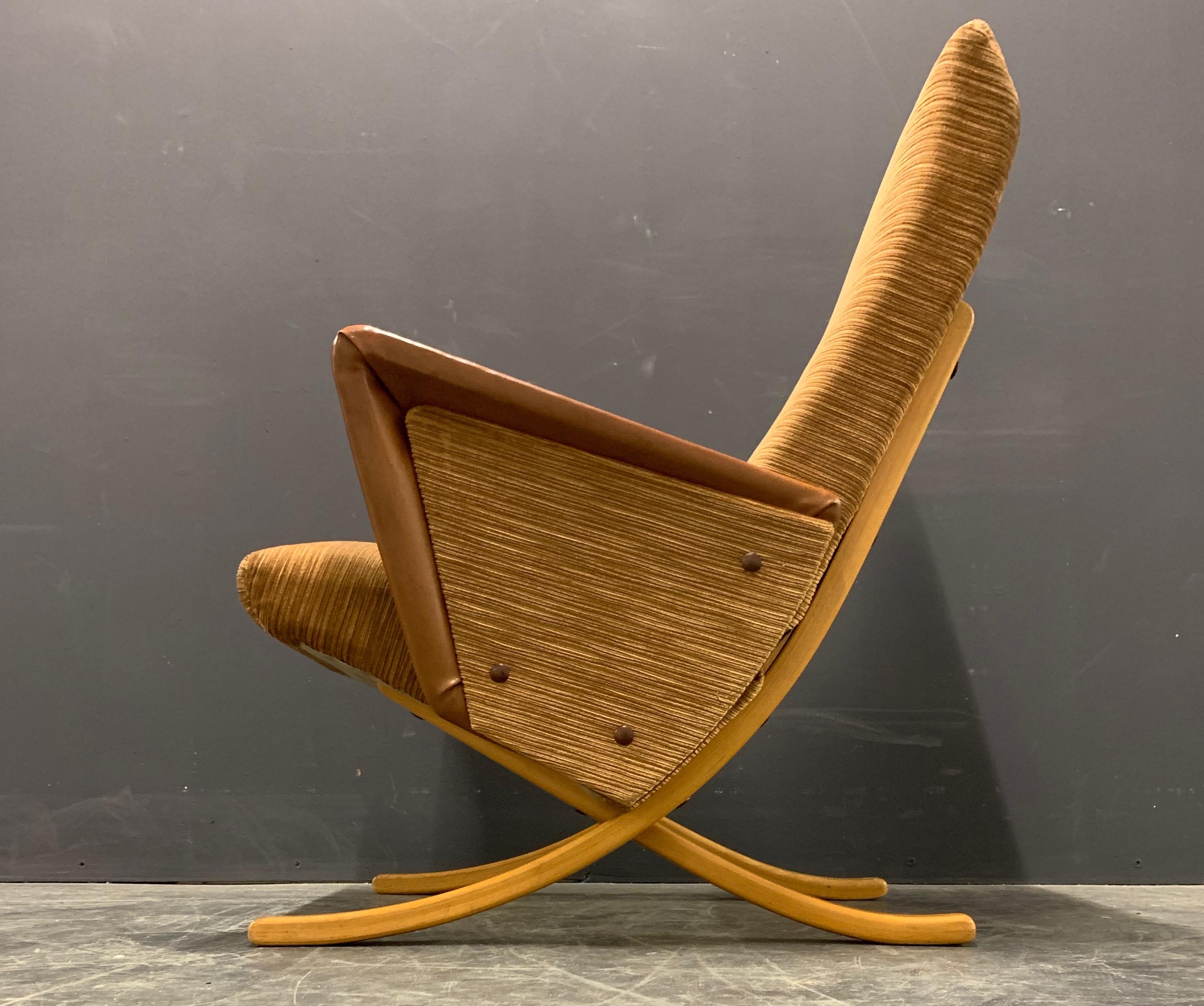 only a handful of tectaform chairs showed up on auctions the last 10 years, but this version with arms is previous unknown. it´s a very rare version of model no. 8xx. we are very proud to offer this chair from the original owner. 

arnold bode is