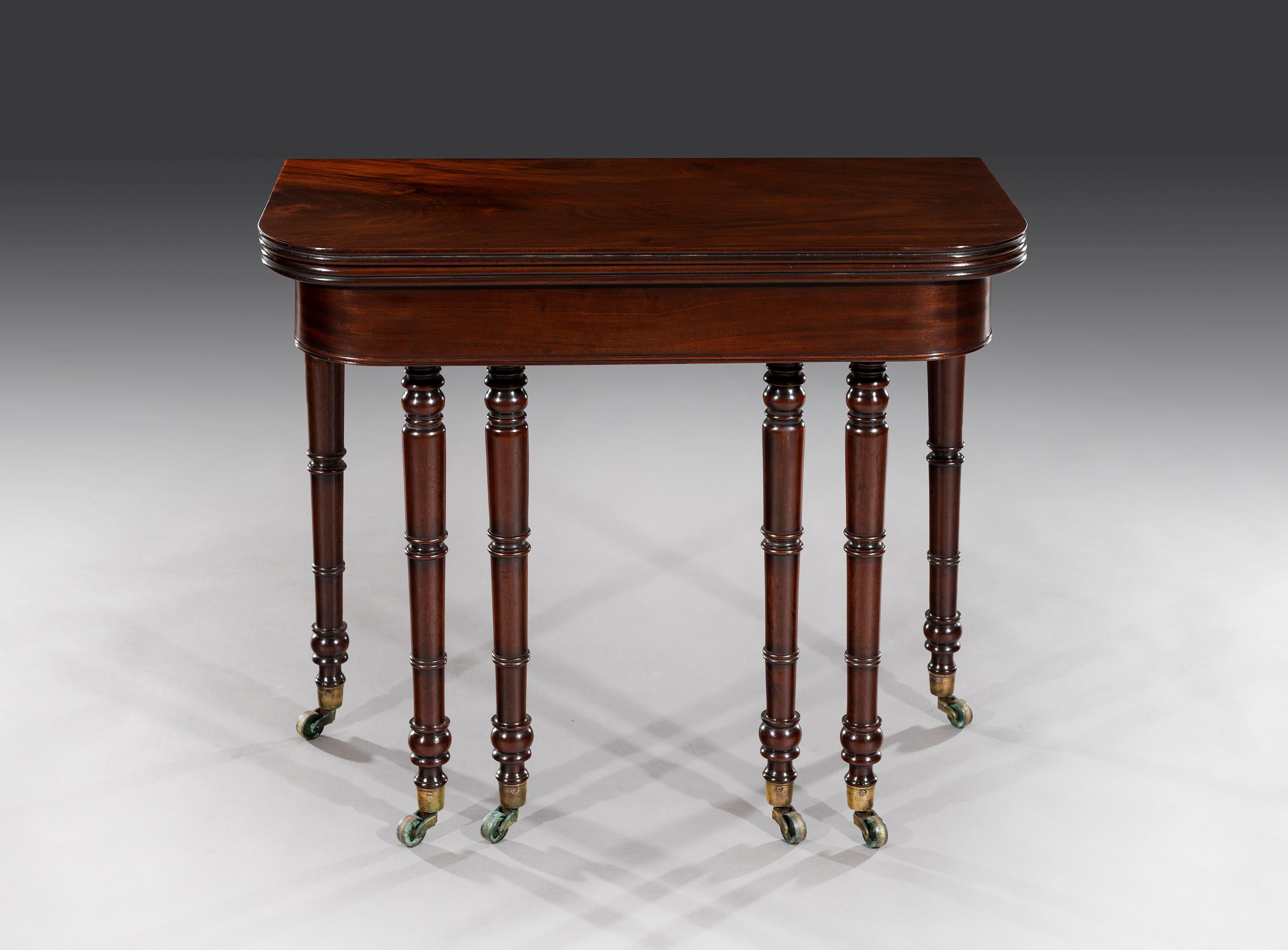 English Exceptionally Rare and Small George III Cuban Mahogany Dining Table For Sale