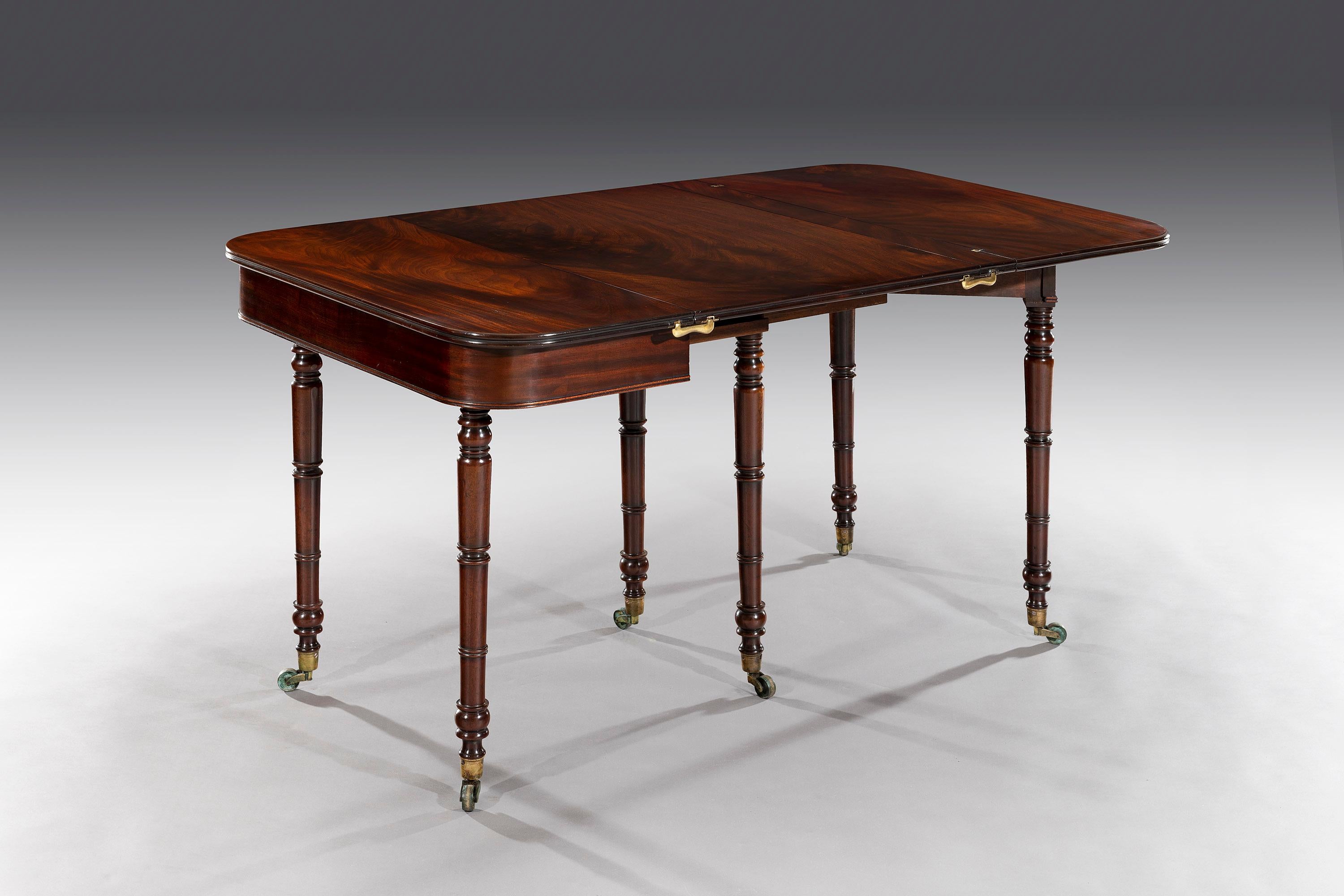 Exceptionally Rare and Small George III Cuban Mahogany Dining Table For Sale 1