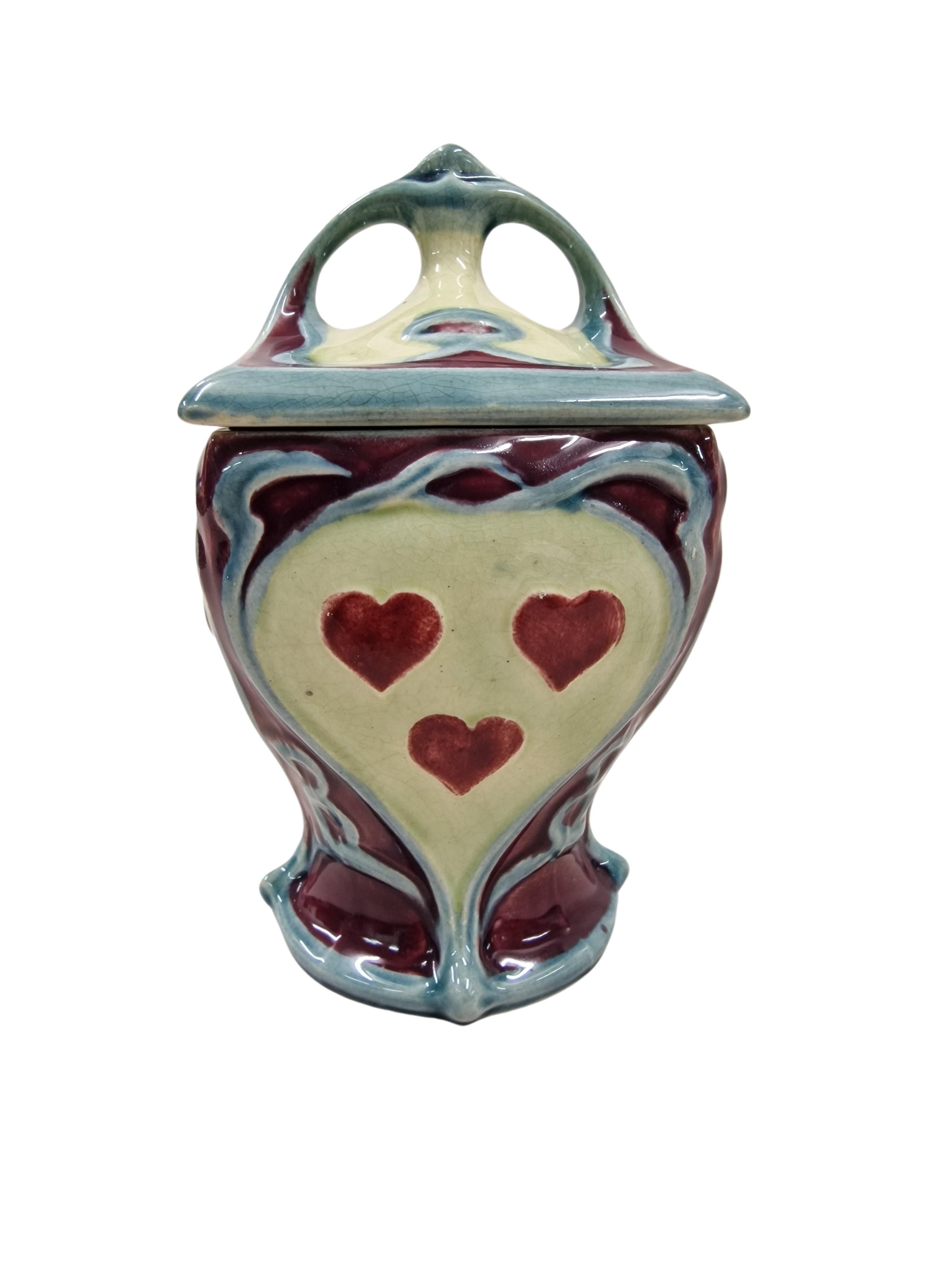 Exceptionally rare tobacco box pot, play cards decor, Art Nouveau, 1900 In Good Condition In Wien, AT