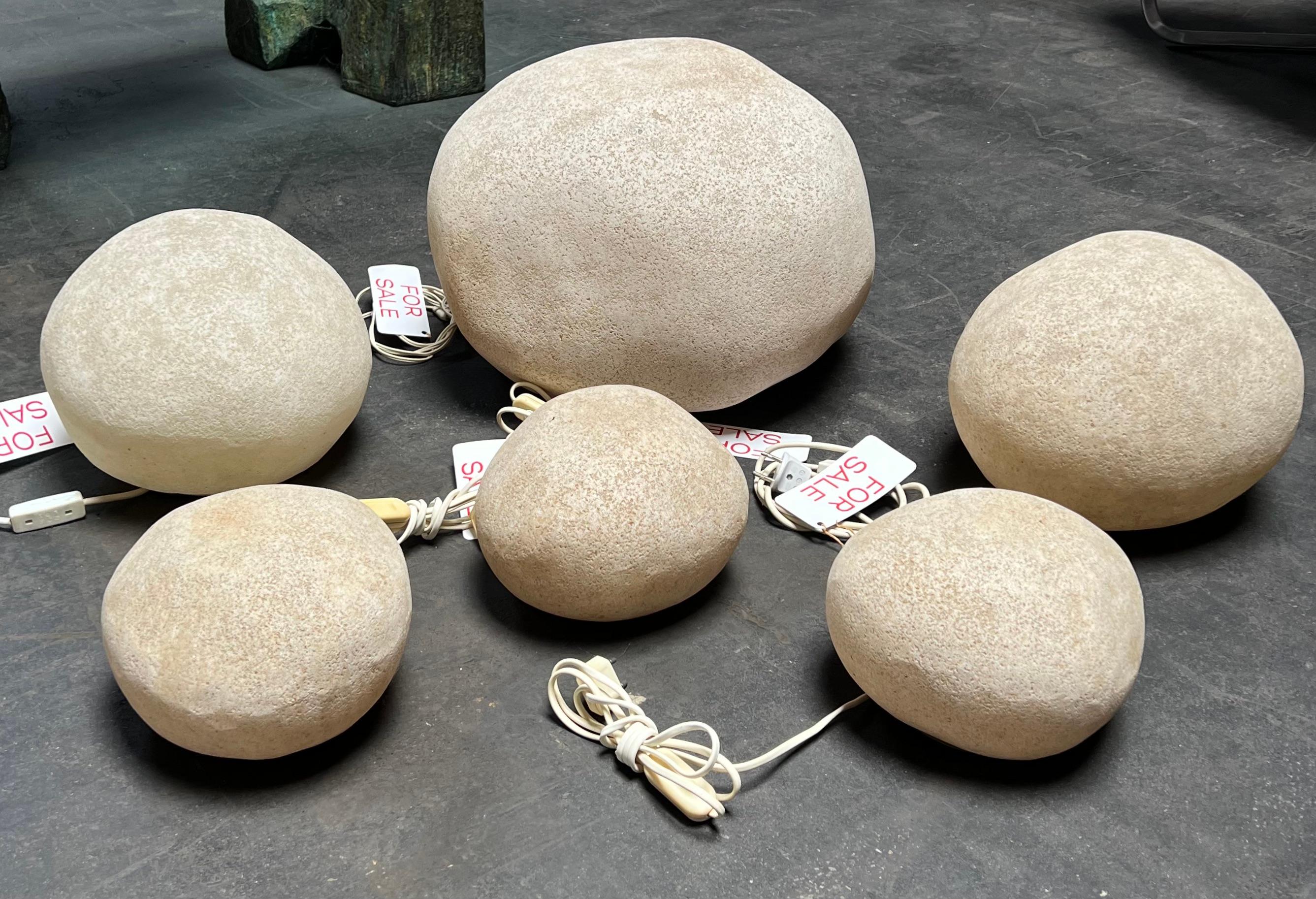 Lot de 6 tailles variées  Lampes en forme de rocher en pierre de Dorra André Cazenave pour Atelier A État moyen à London, GB
