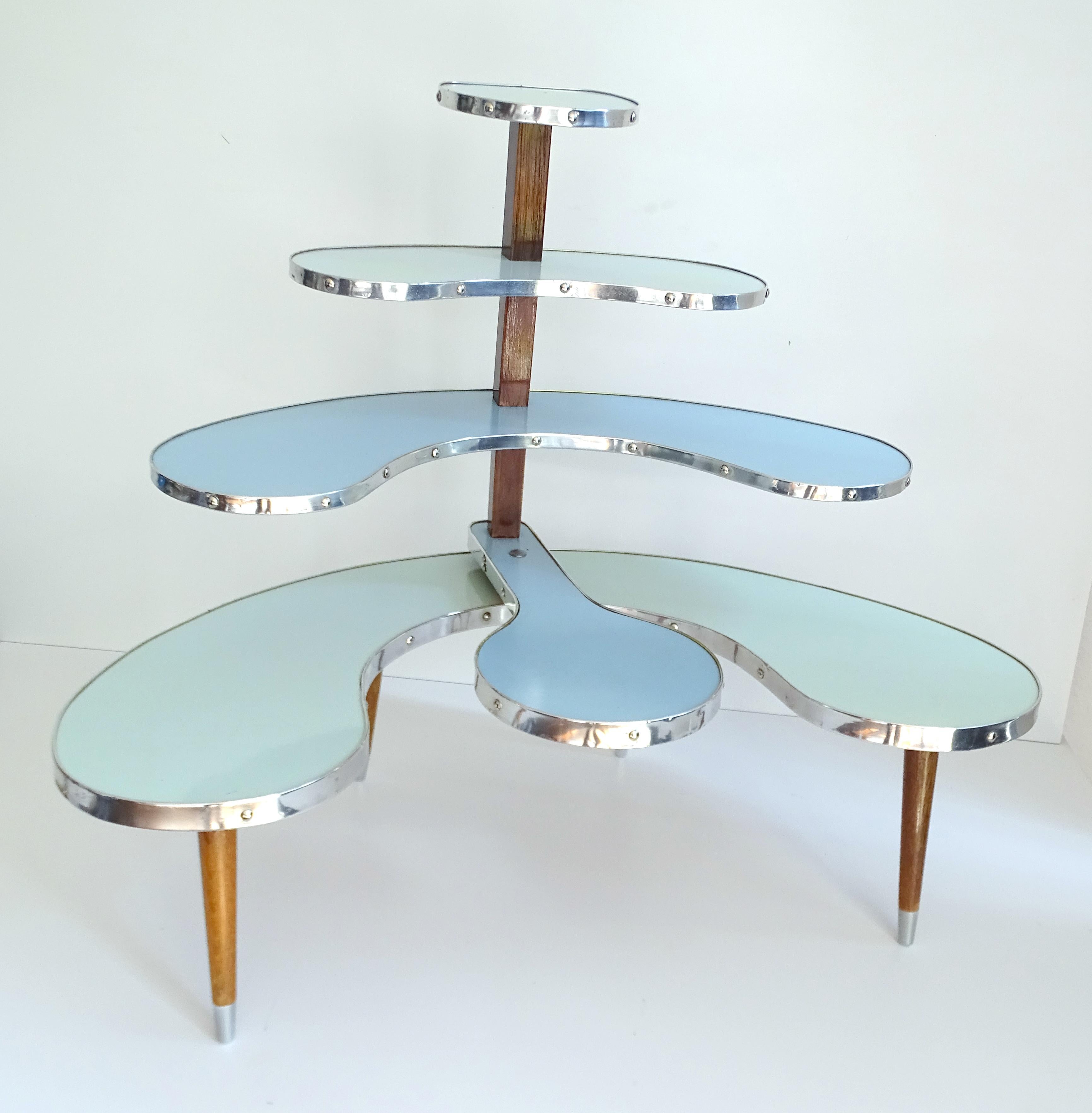 Exceptionnal multileveled Mid-Century Modern  side table / planter/ shelf, 1960s, very unusual design featuring a tree like structure made out of wood with 5 tiers turquoise and light kidney shaped laminate tablets, 
Dimensions
H 30.71 in. x W 36.23
