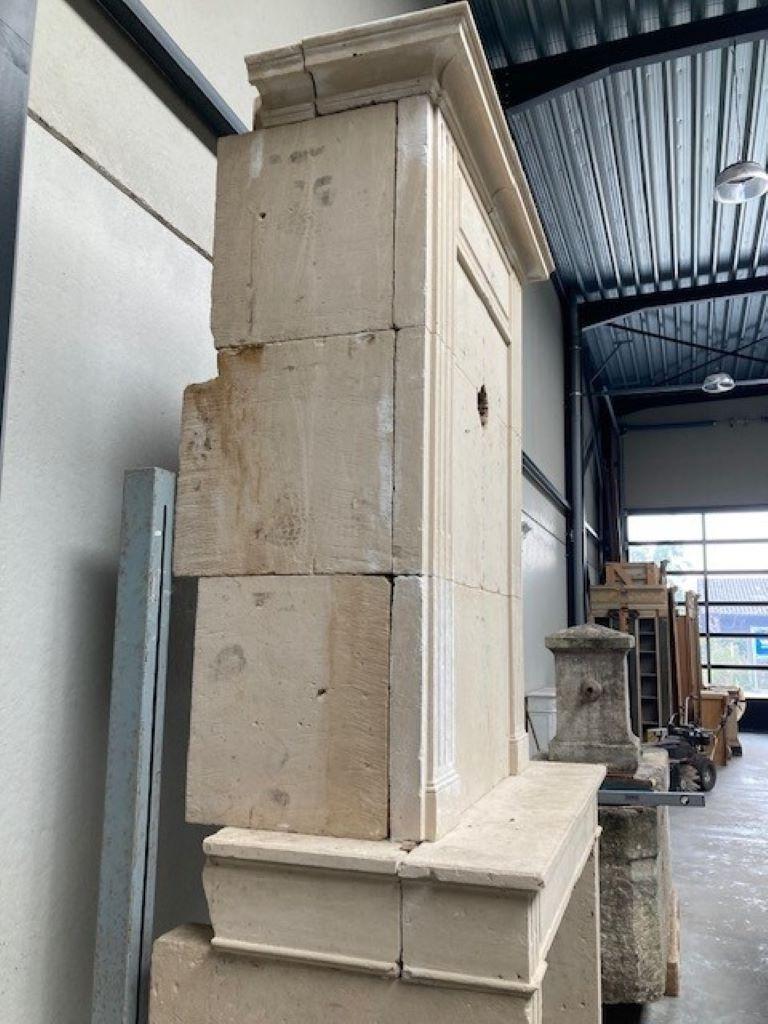 Exceptionnally large Trumeau Limestone Fireplace Mantel In Good Condition For Sale In Zedelgem, BE