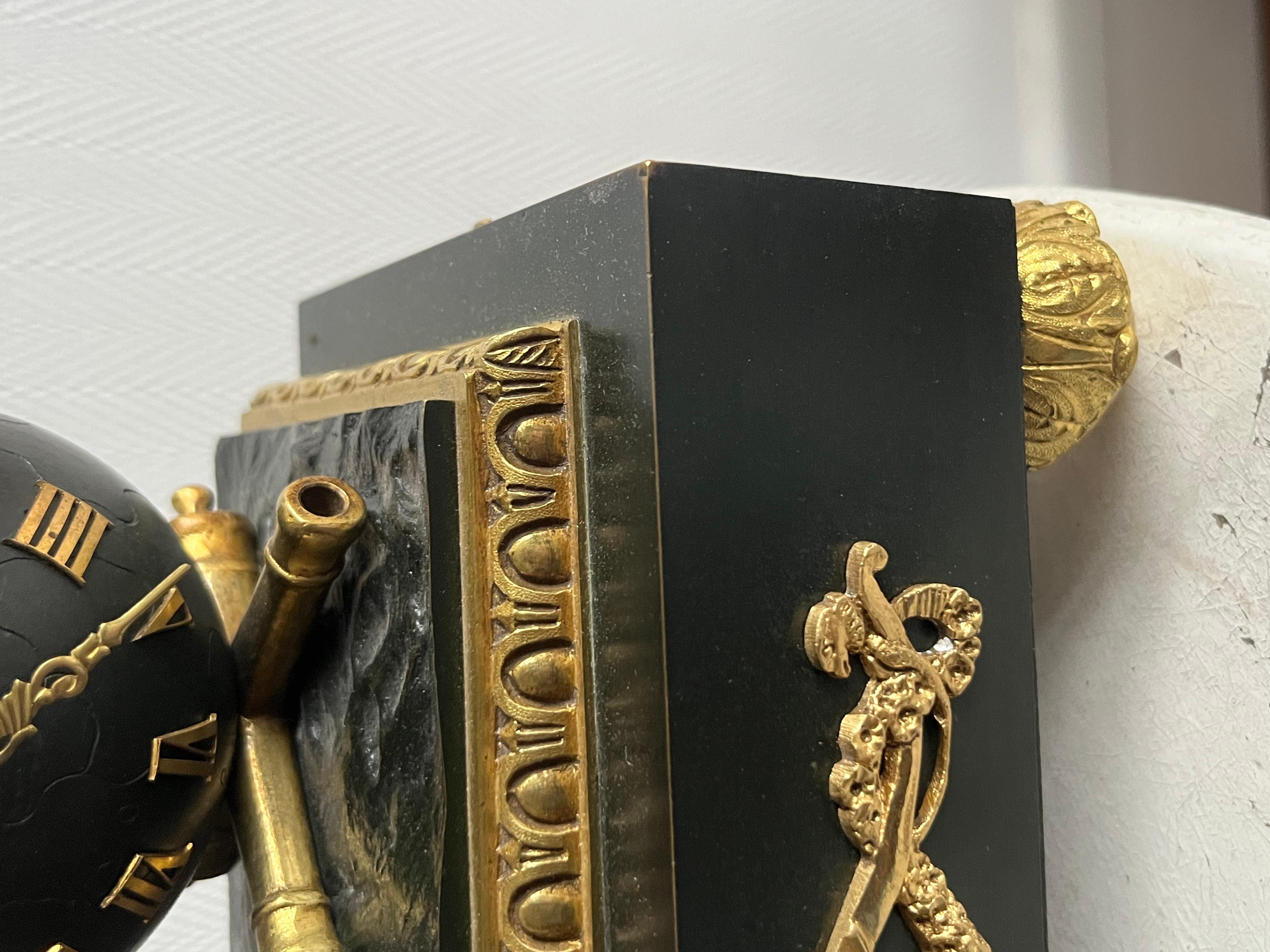 Patinated Exceptionnelle pendule de cheminée Napoléon 