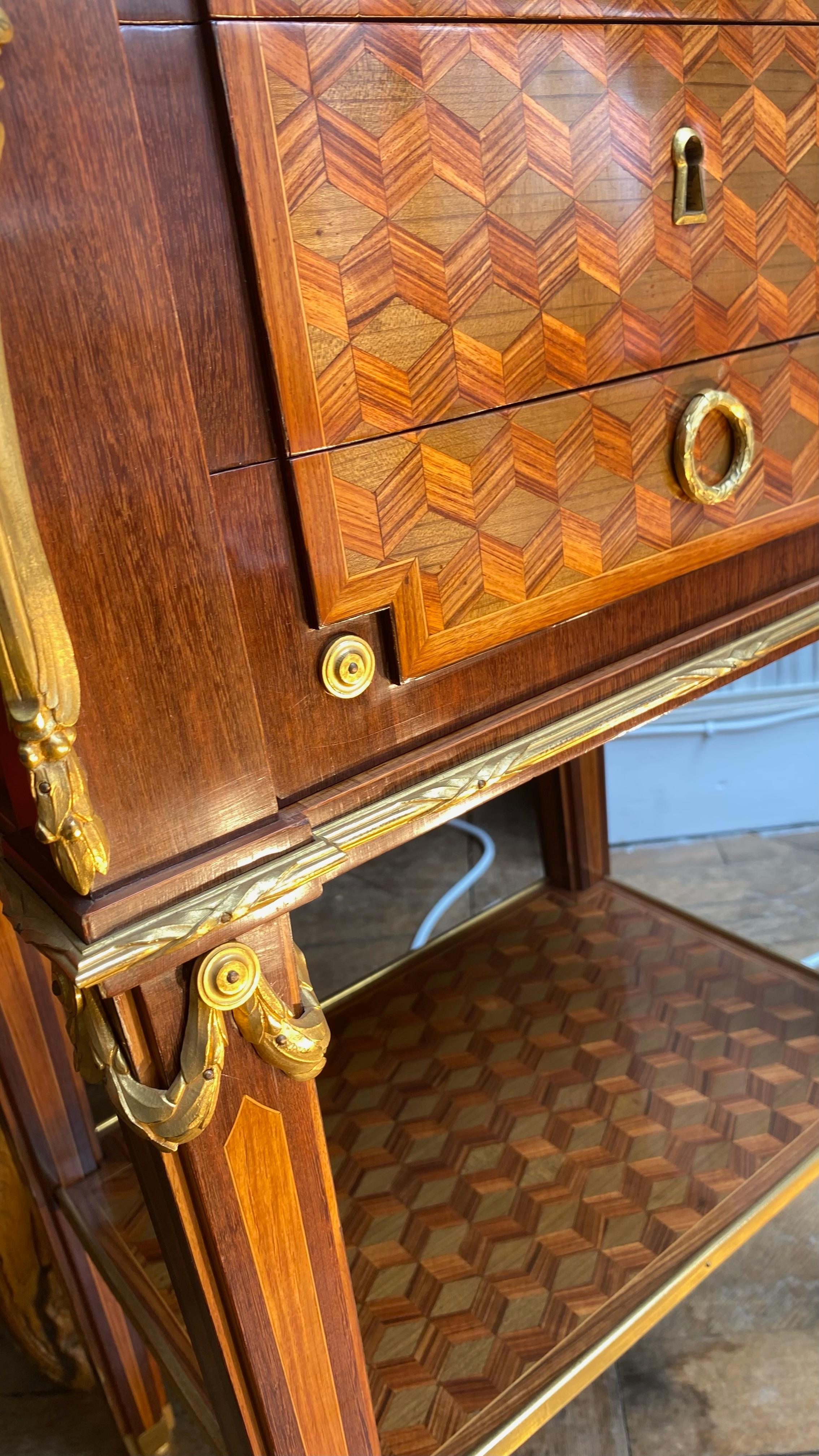 Marqueterie Exceptionnelle table chiffonnière d'époque Louis XVI en vente