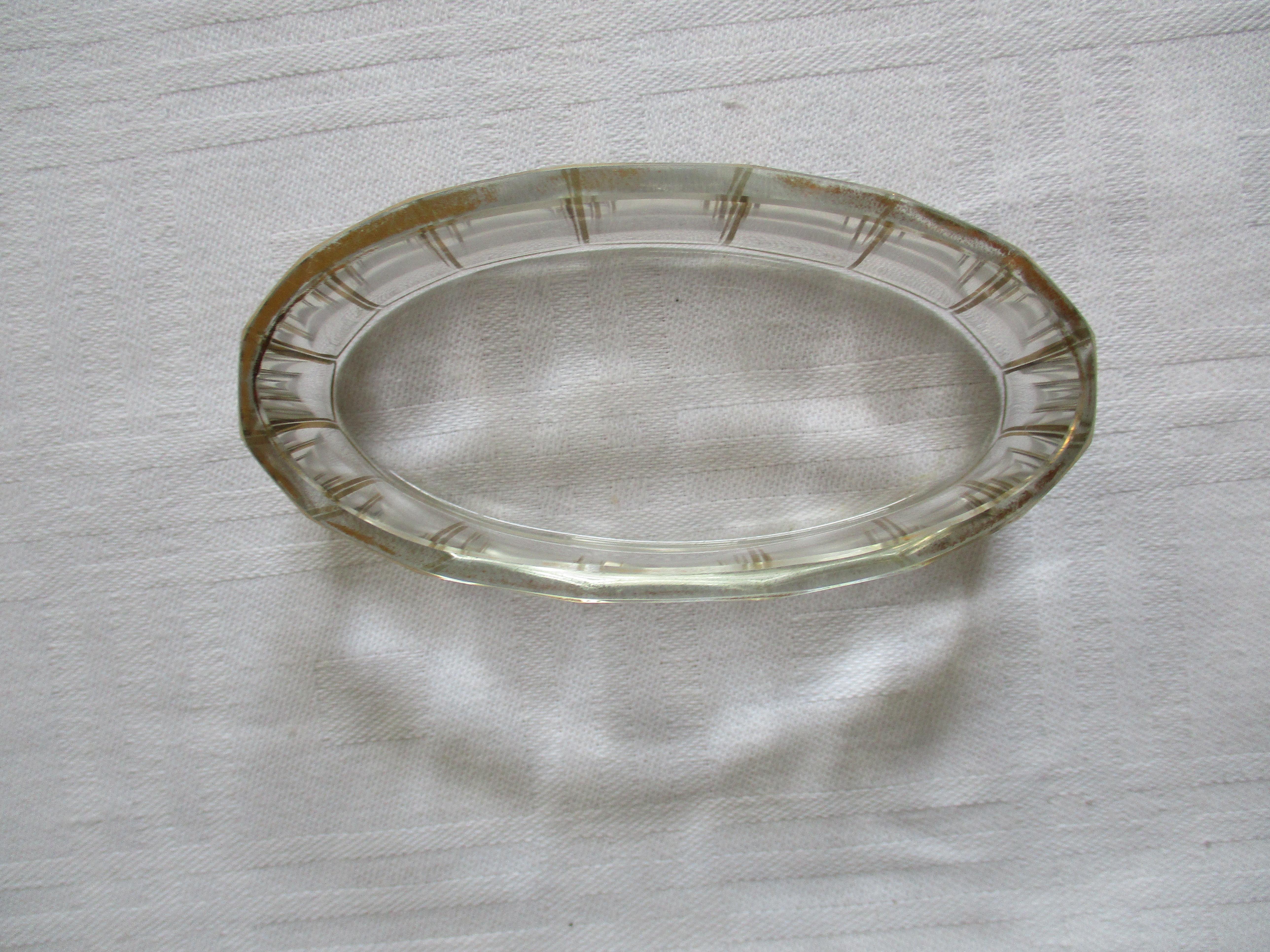 Schöne kleine Glasschale, die dem Wiener Succesionisten Otto Prutscher zugeschrieben wird und in der Wiener Werstatt hergestellt wurde. CIRCA 1910