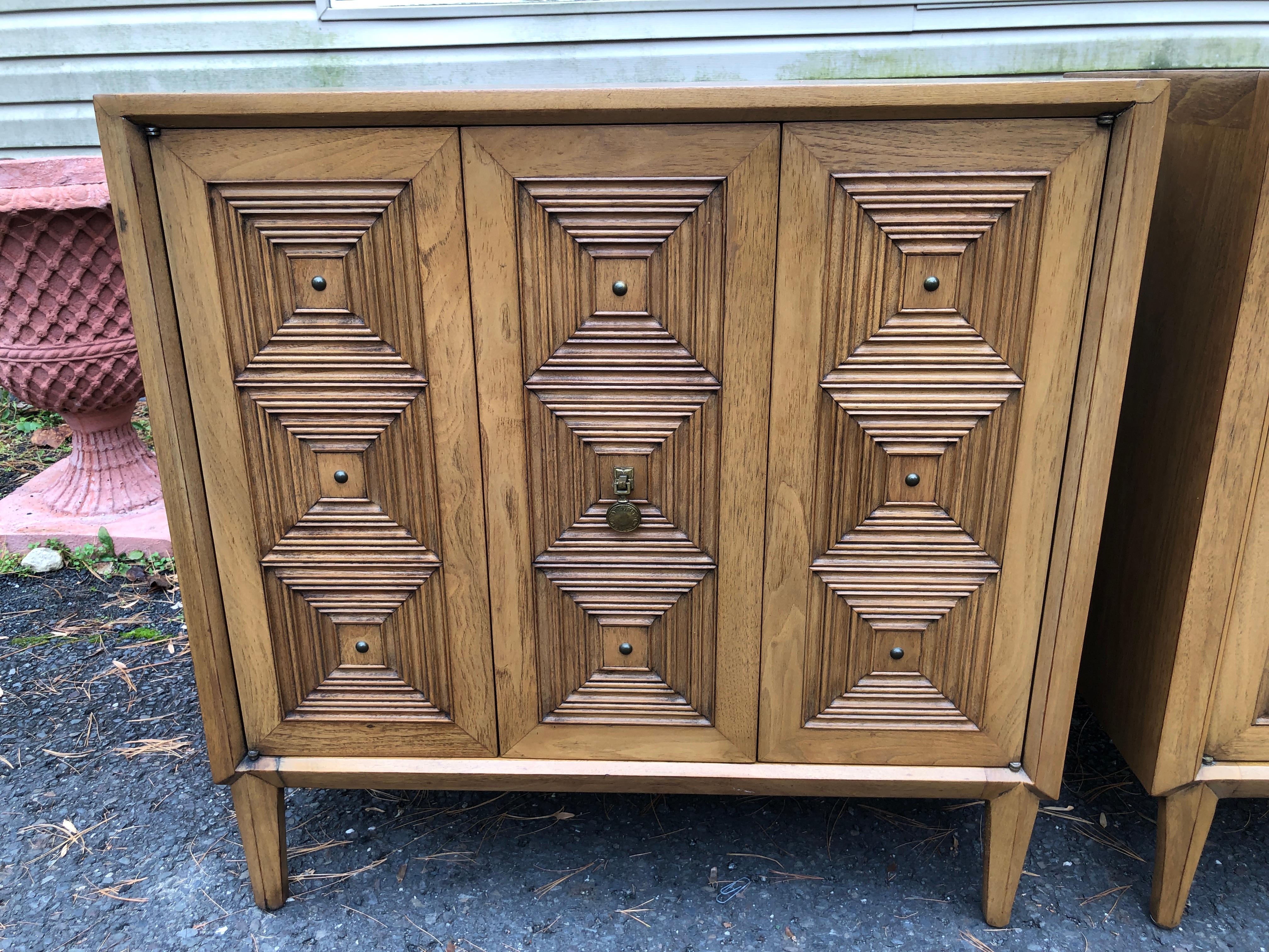 Exciting Pair John Stuart CasaLuda Collection Bachelors Chest Mid-Century Modern In Good Condition For Sale In Pemberton, NJ