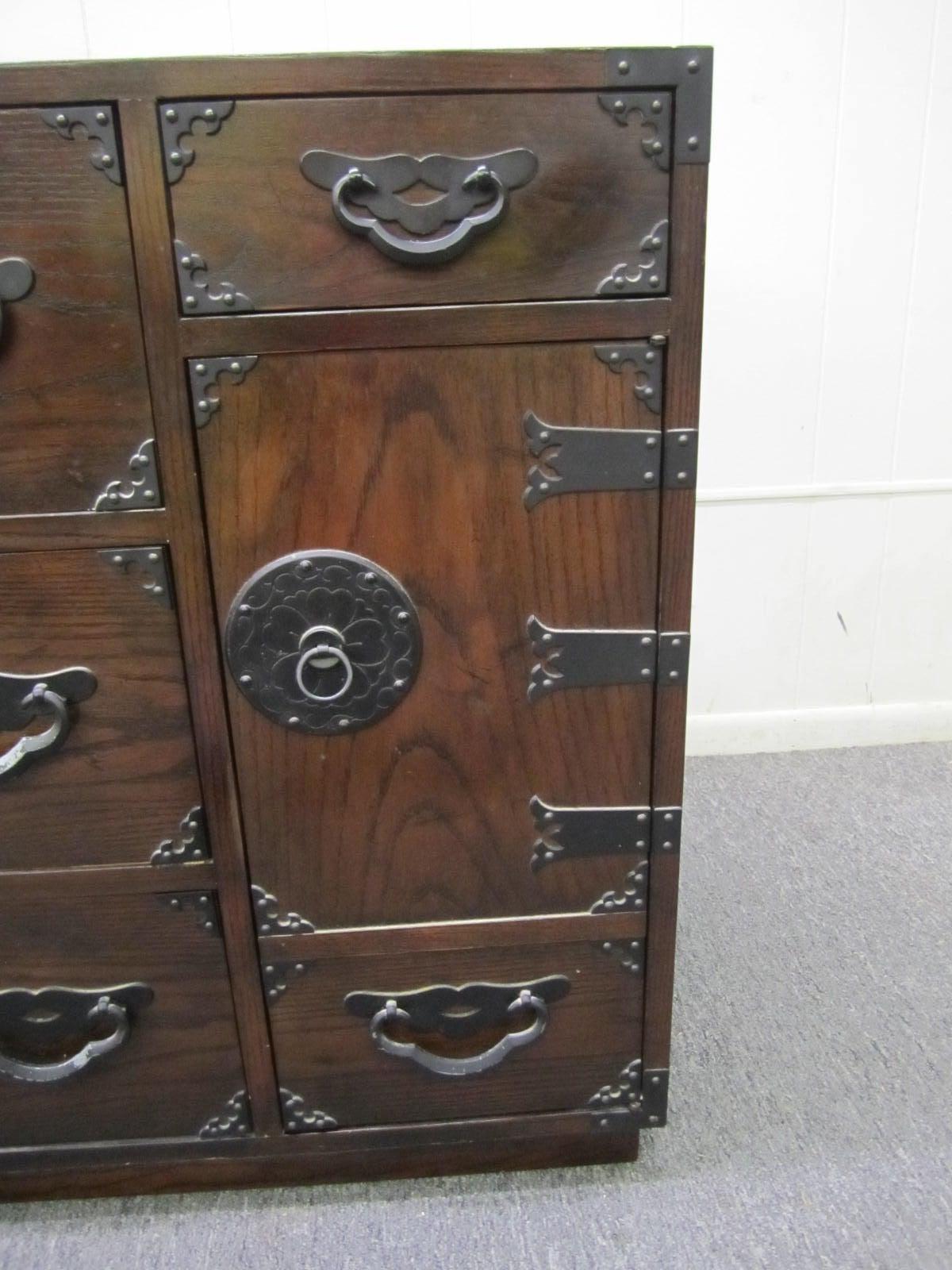 Exciting Pair of Baker Modern Asian Tansu Chest Chinoiserie Mid-Century Modern In Good Condition In Pemberton, NJ