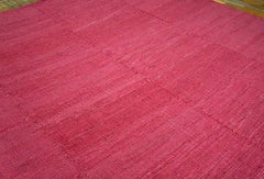 Tapis contemporain à armure plate de style Shaker d'une couleur de fond rose.