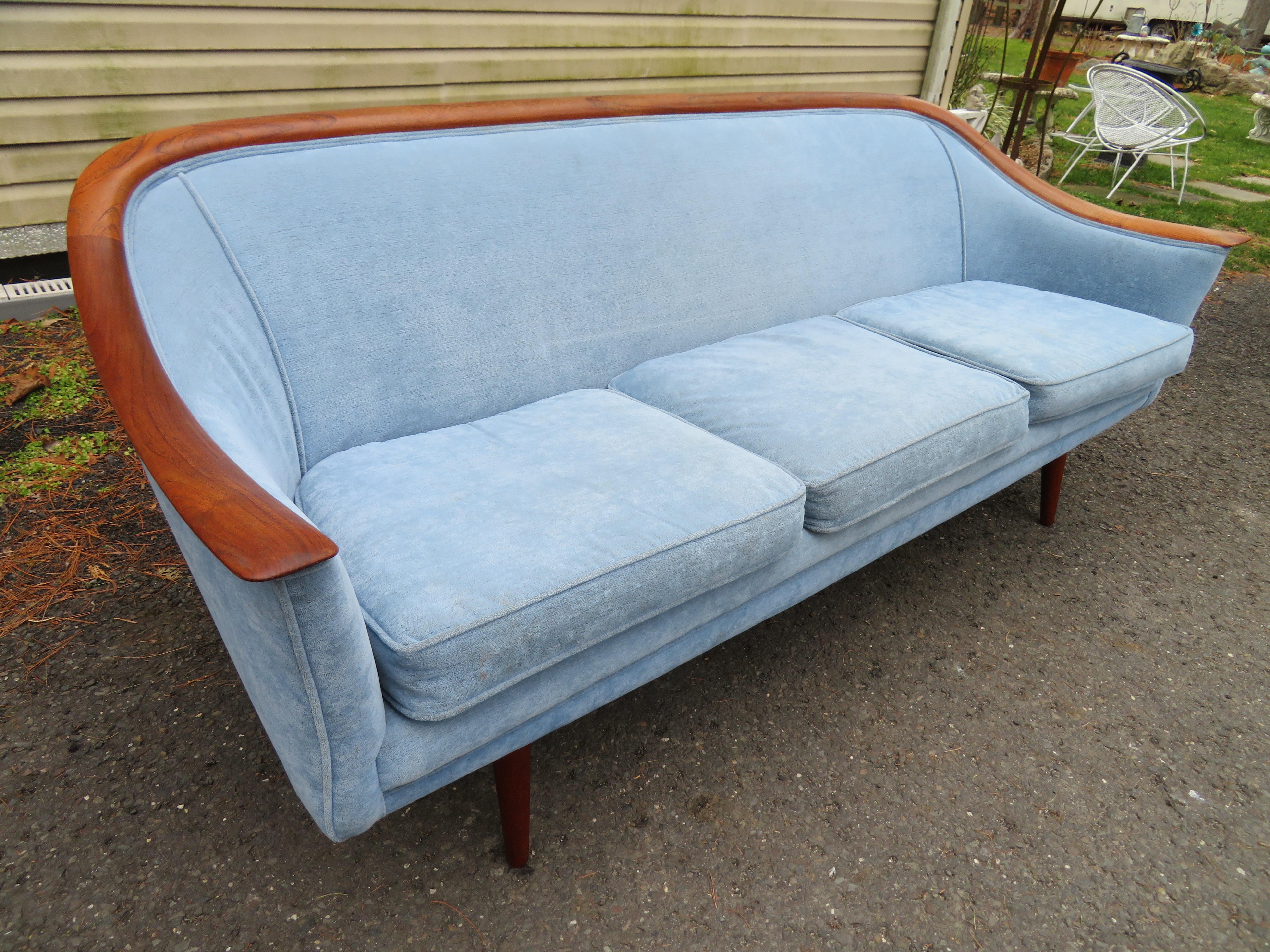 Exciting T. H. Robsjohn-Gibbing for Widdicomb Curved Sculptured Wood Edge Sofa For Sale 8