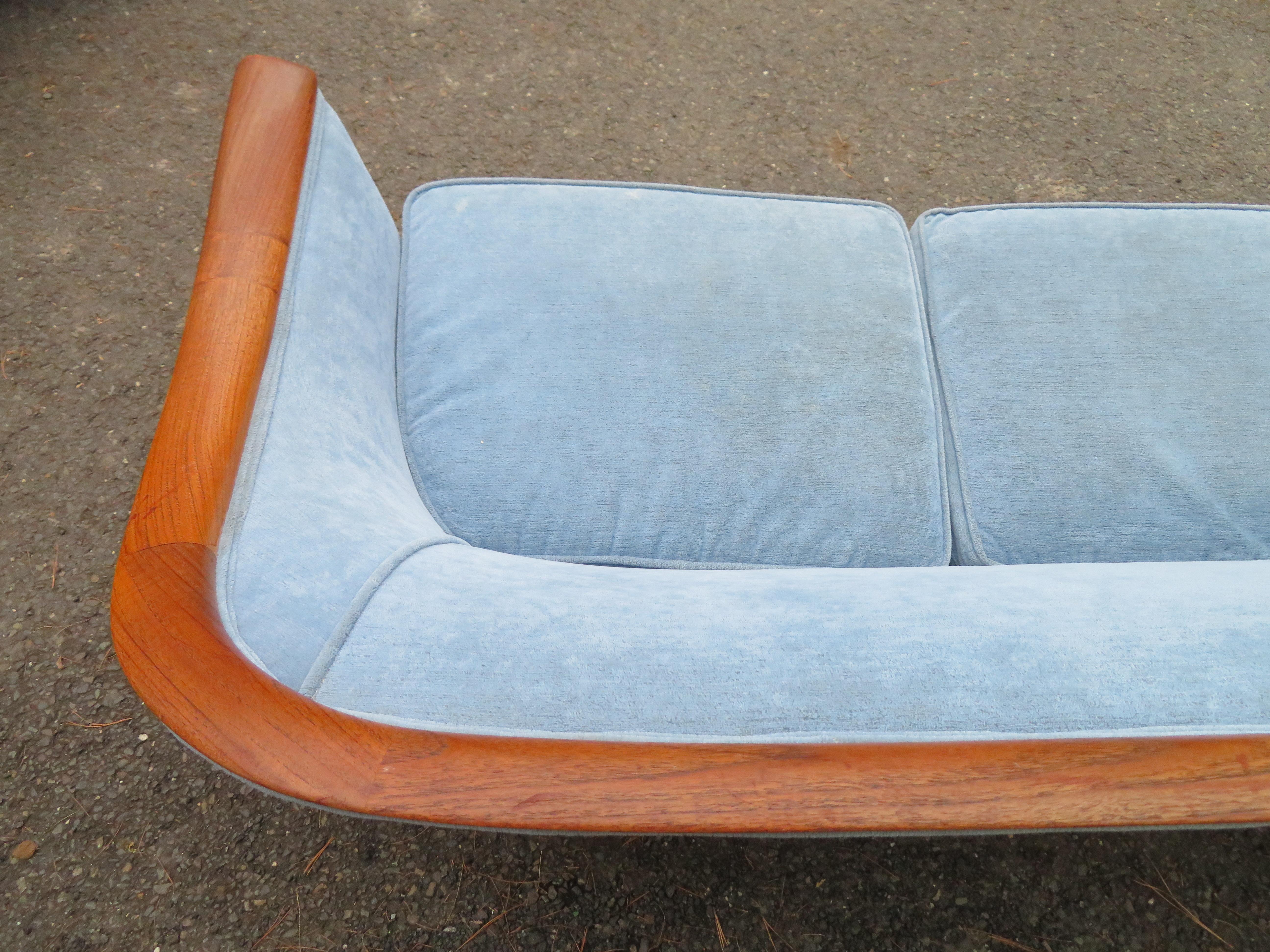 Mid-Century Modern Exciting T. H. Robsjohn-Gibbing for Widdicomb Curved Sculptured Wood Edge Sofa For Sale