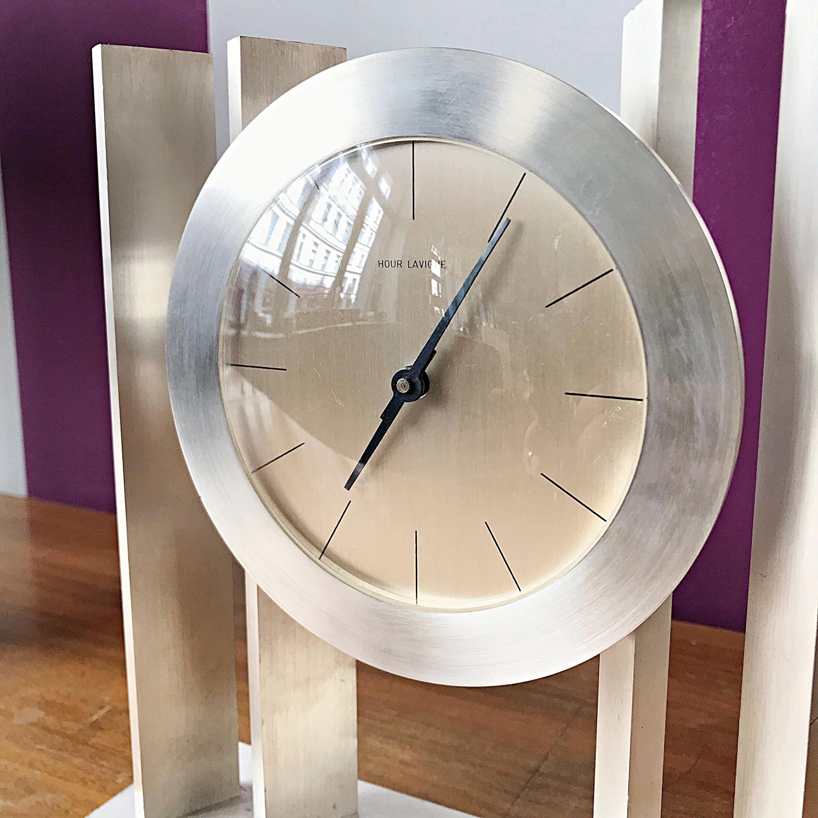 Exclusiv French Hour Lavigne Silvered Automatic Table Clock, 1960s, France In Good Condition For Sale In Biebergemund, Hessen