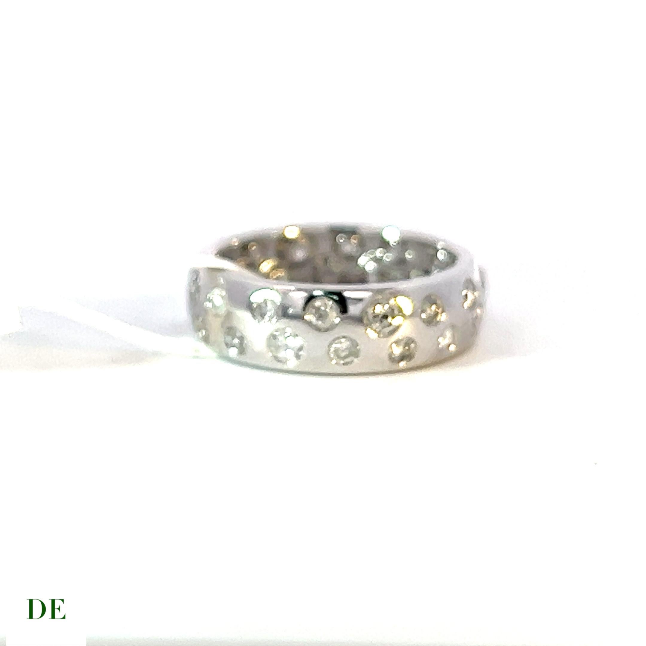 Exklusiver 14k Weißgold 1,27 Karat Polkadot Weißer Diamant-Ring

Wir stellen den exklusiven Polkadot White Diamond Band Ring aus 14k Weißgold vor, ein wirklich außergewöhnliches Stück, das Eleganz und Raffinesse ausstrahlt. Dieser bezaubernde Ring