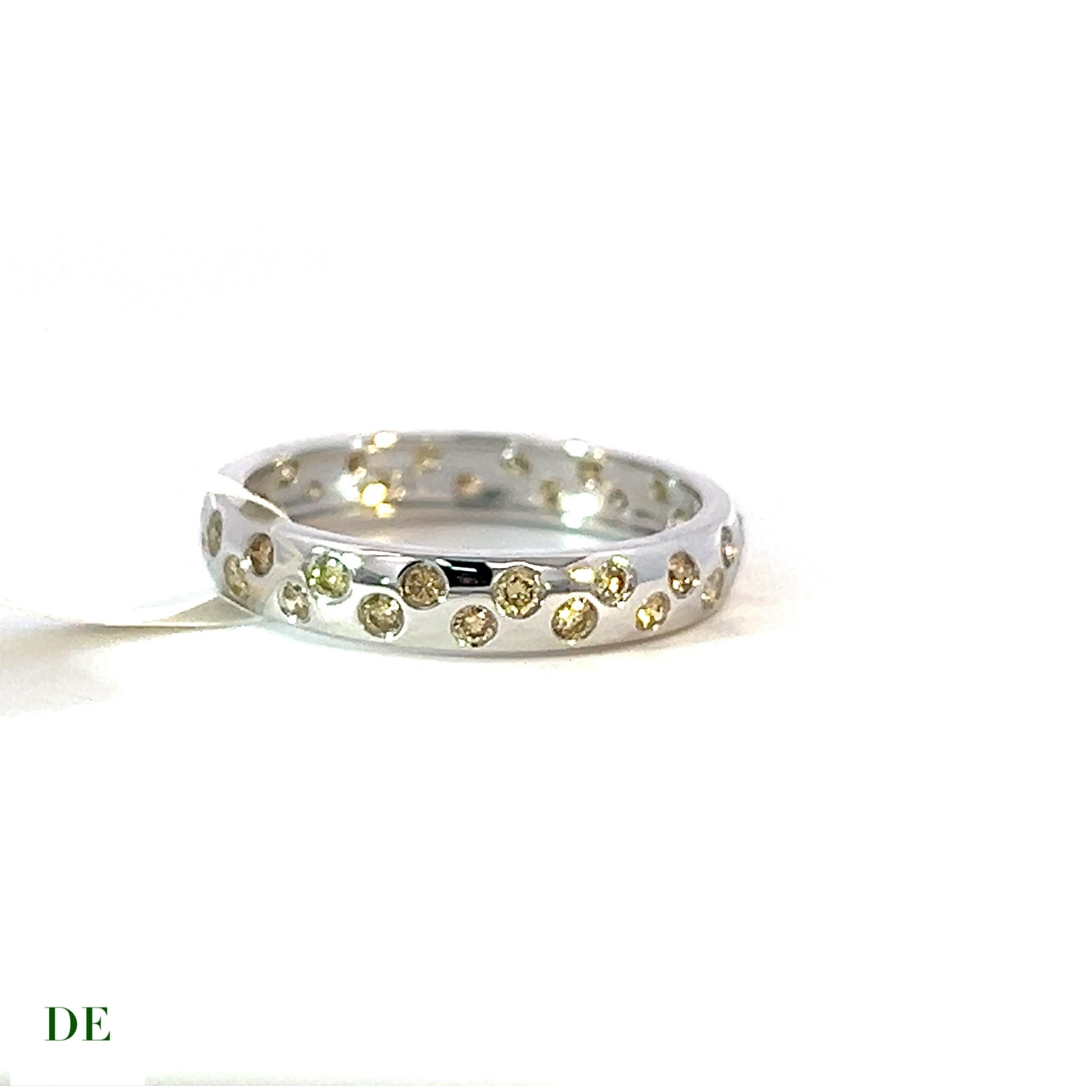Anillo exclusivo de oro blanco de 14k con diamantes de color fantasía Polkadot de 0,64 quilates


Te presentamos el Exclusivo Anillo de Diamantes Polkadot Fancy Color de Oro Blanco de 14k, una pieza realmente exquisita que encarna la sofisticación y