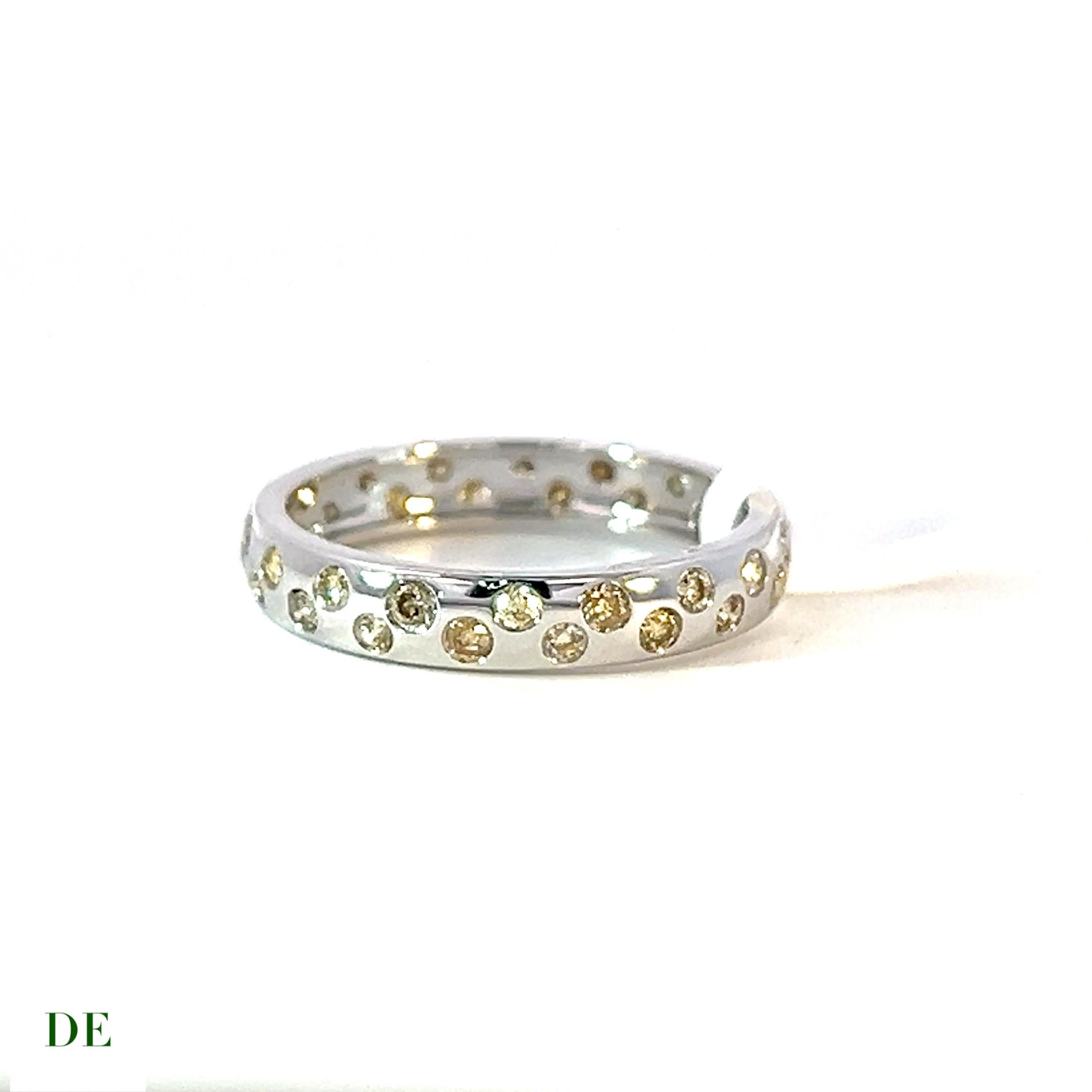 Anillo exclusivo de oro blanco de 14 quilates y 0,64 quilates con banda de diamantes de color fantasía y lunares en Nuevo estado para la venta en kowloon, Kowloon