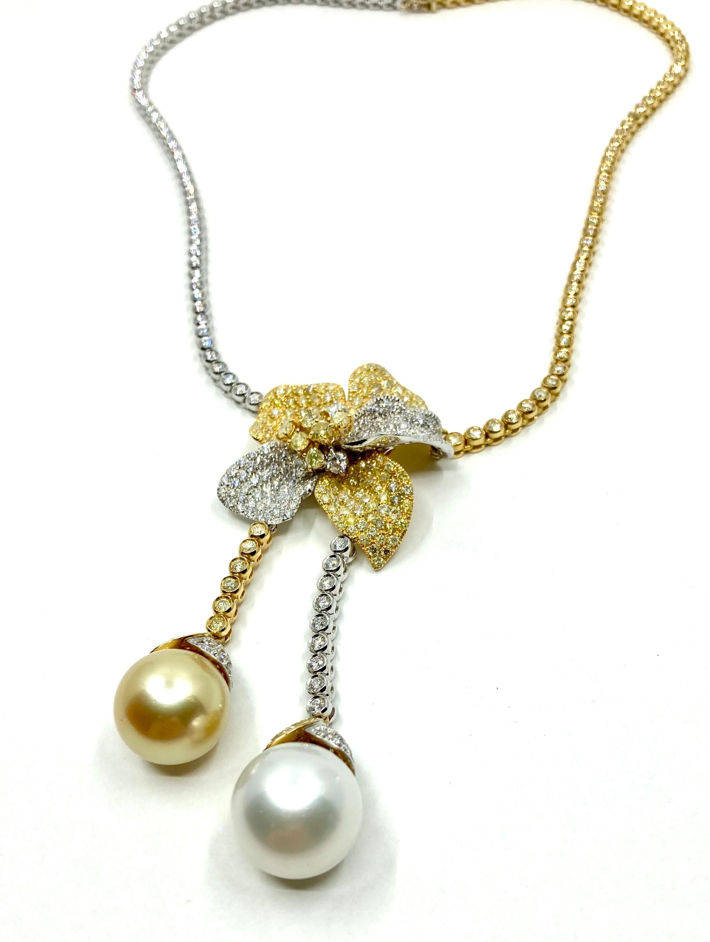 Exclusive fine timeless Yellow and White Gold Necklace, with South Sea White Pearl (15.90mm), South Sea Yellow Pearl (15.20mm), White Diamonds ct. 5.46 and Yellow Diamonds ct. 8.55, Made in Italy by Roberto Casarin. 

A unique piece in our