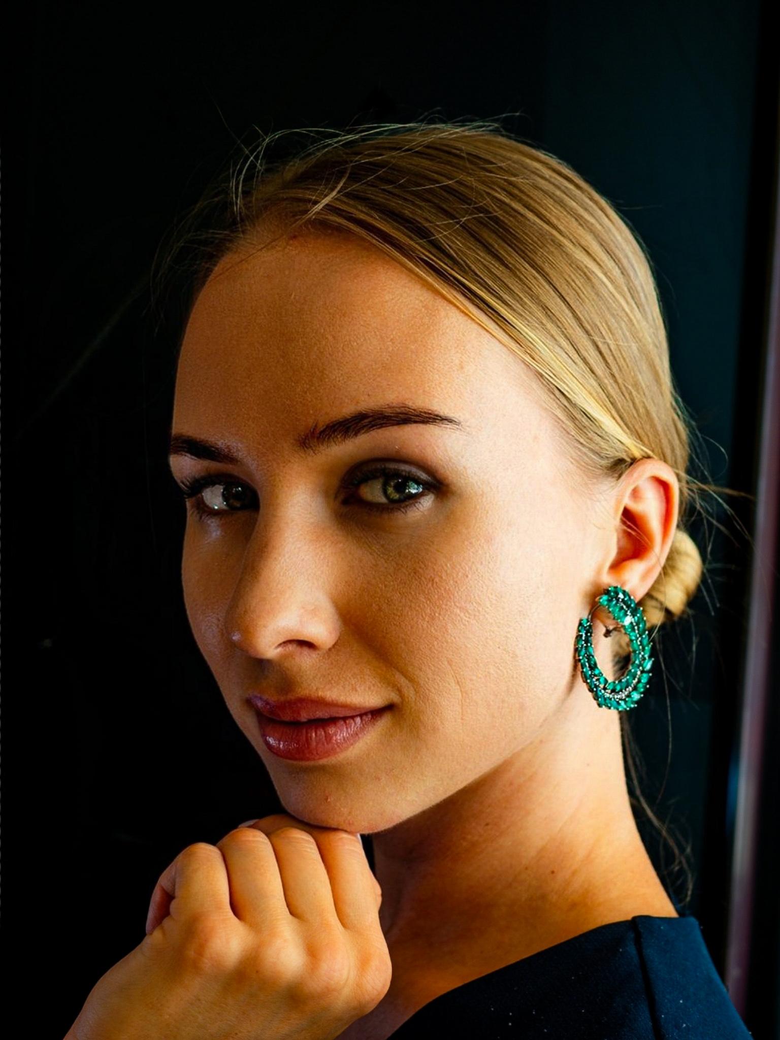 Artisan Silvia Furmanovic, boucles d'oreilles en goutte exclusives en or blanc 18 carats avec émeraudes et diamants en vente