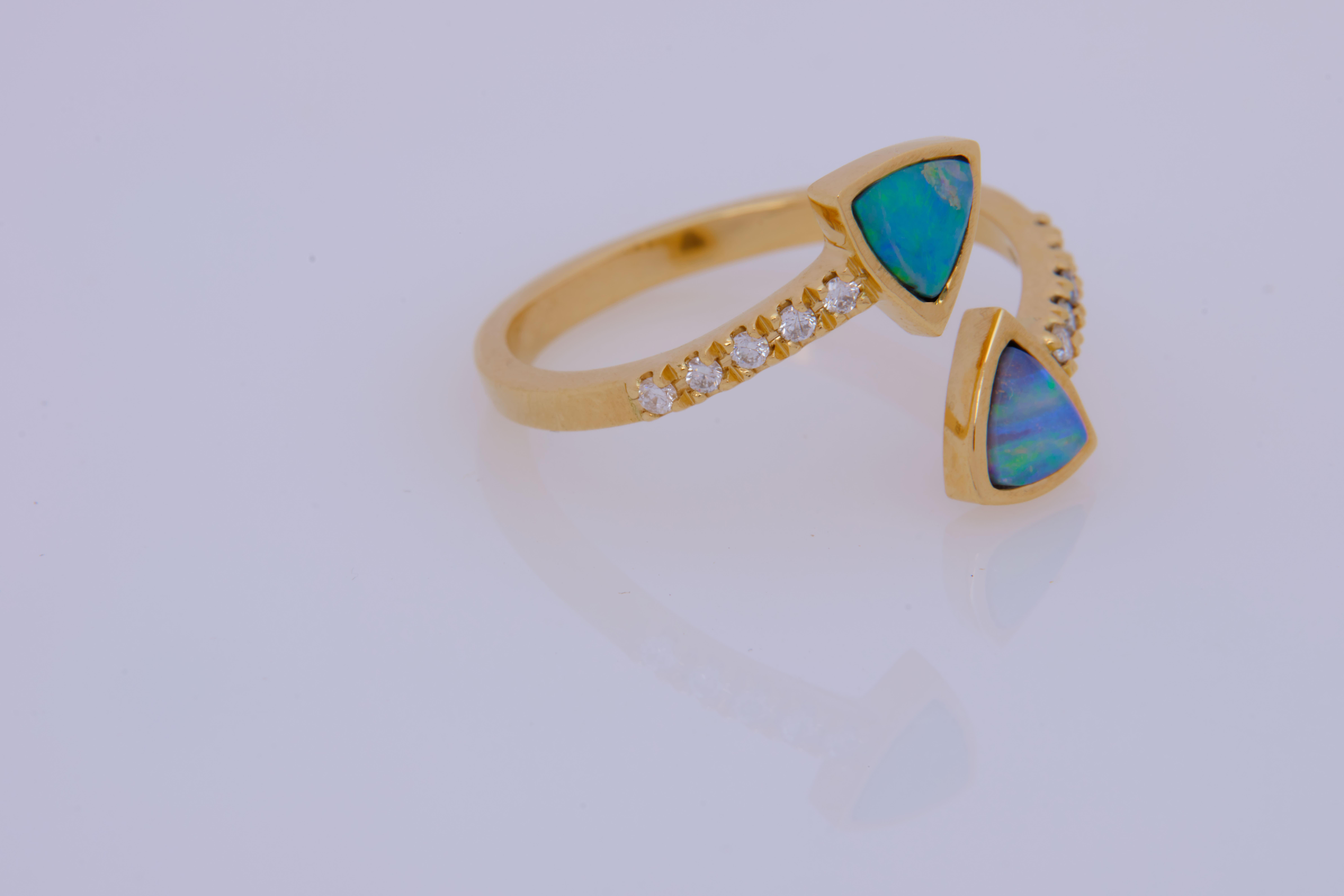 ONE OF A KIND
Enigmatic boulder opals ready to be with you 24/7.
Comfortable, elegance and distinct jewel that show up your personality.

•	Size 54 (EU)  7(US), 17,1 mm
•	Size can be alterated to fit

•	18 Karat Recycled Yellow Gold 
•	Weight: