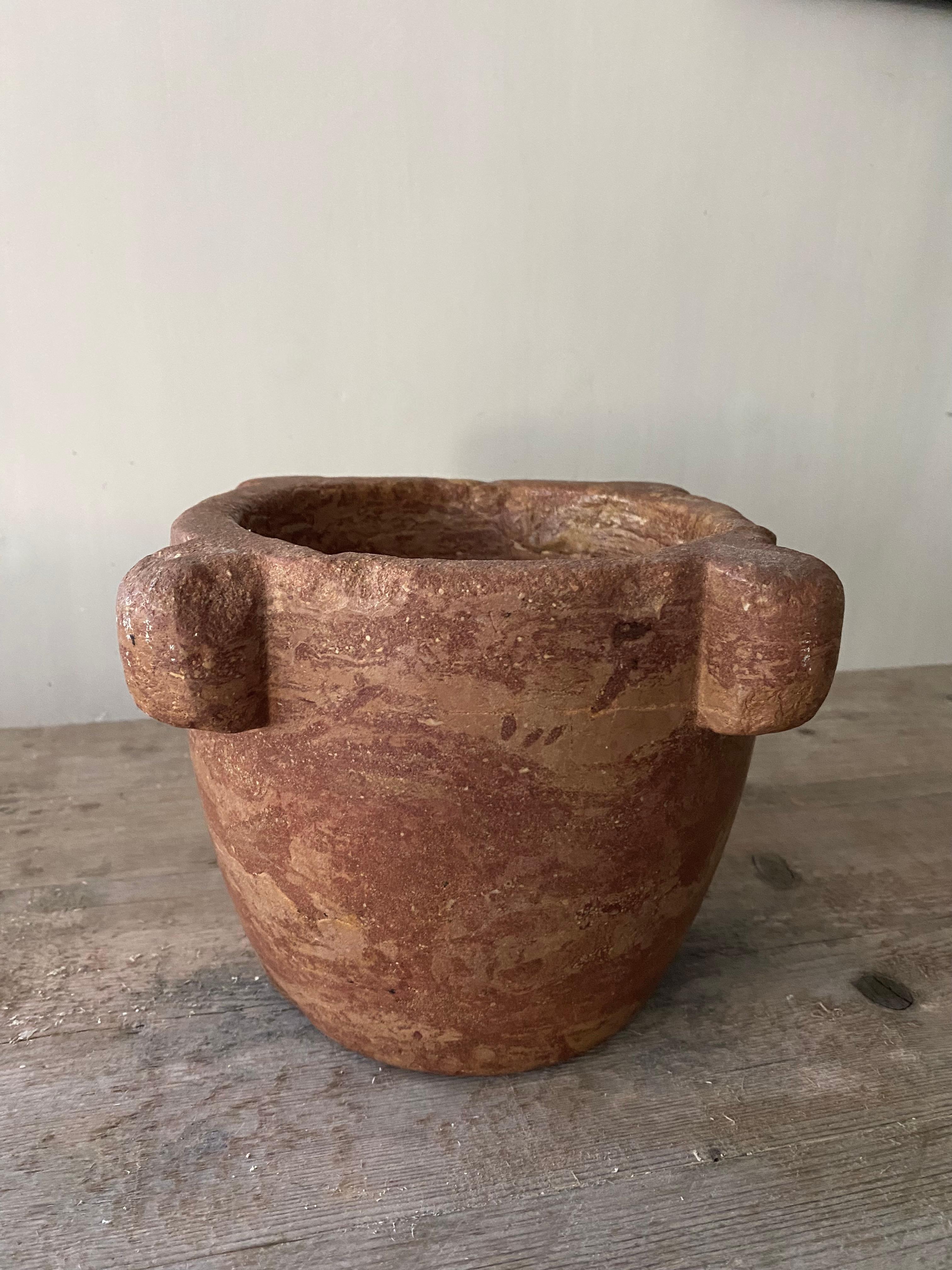 Exclusive 18th Century Spanish Marble Mortar In Good Condition For Sale In Nijlen, BE
