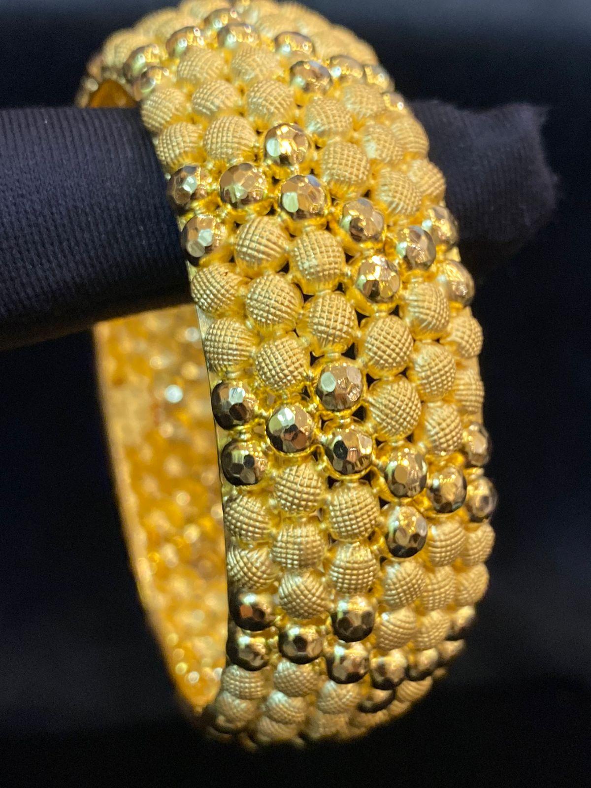 Very adorable design for this beautiful bracelet in 22k gold . 
Weight 30 grams. 
Handcrafted by artisan goldsmith.
Excellent manufacture and quality.
Circumference of 18 cm.