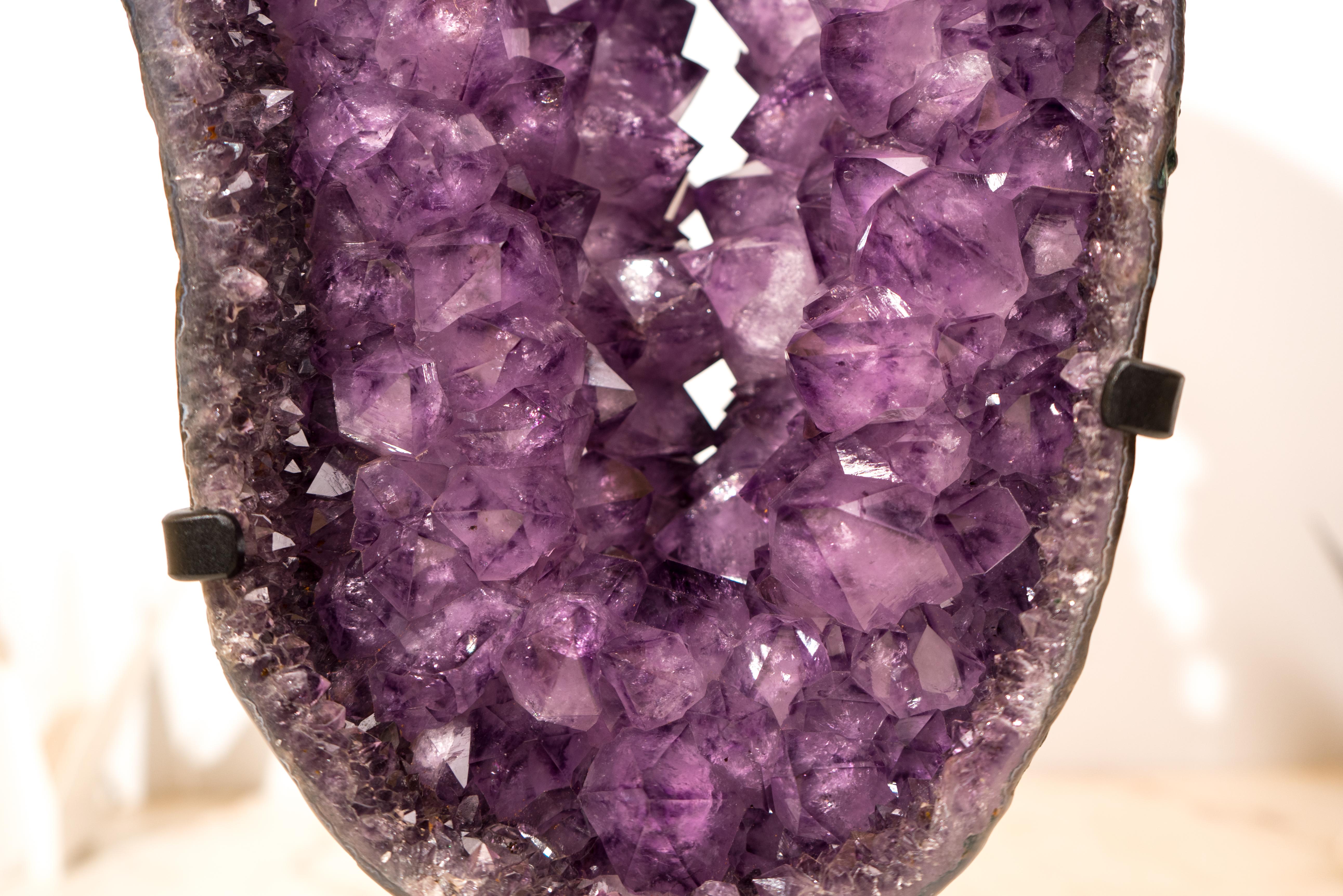 Géode d'améthyste exclusive Portales avec une rare formation de druzes en couronne, super rare en vente 9