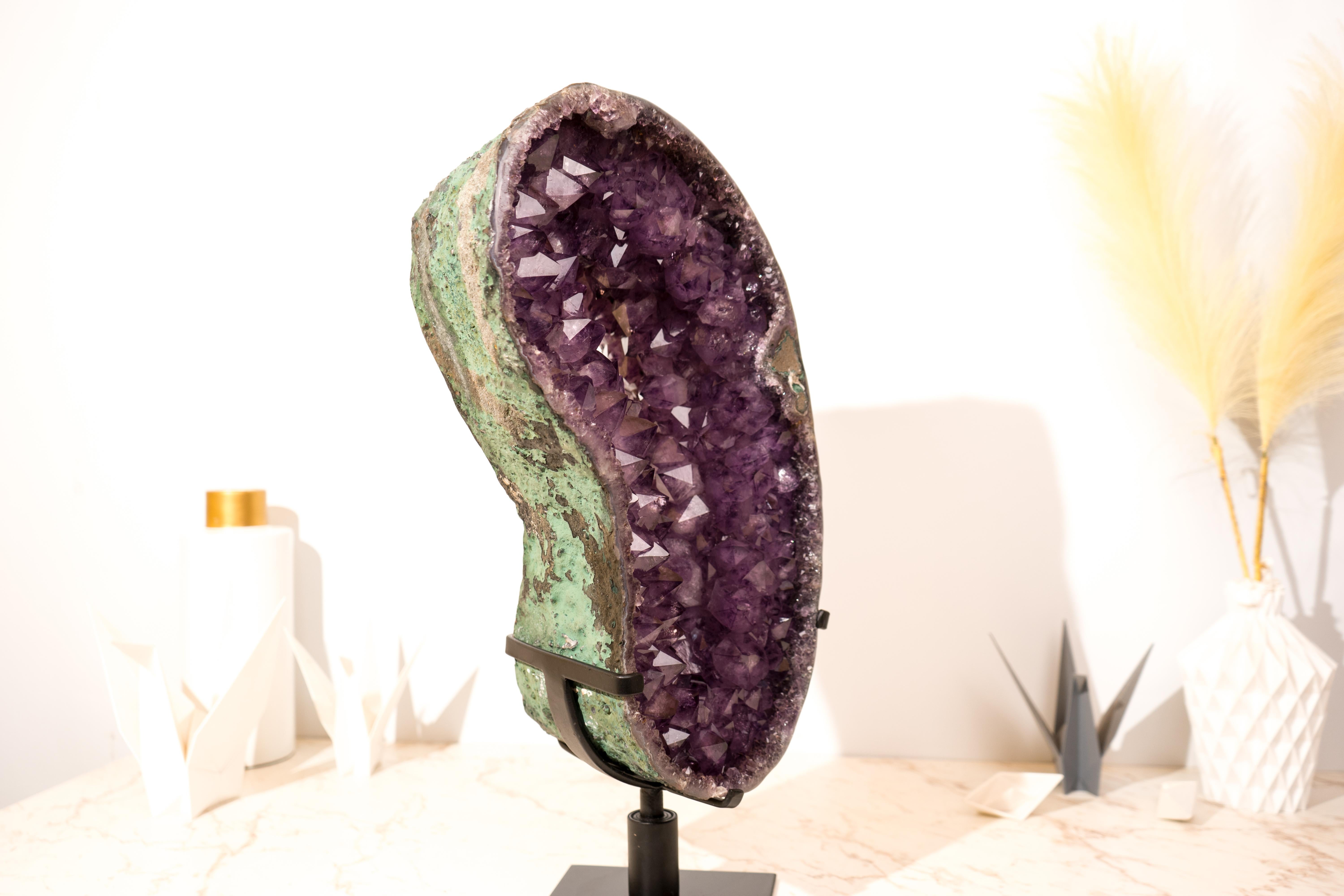 Cristal Géode d'améthyste exclusive Portales avec une rare formation de druzes en couronne, super rare en vente