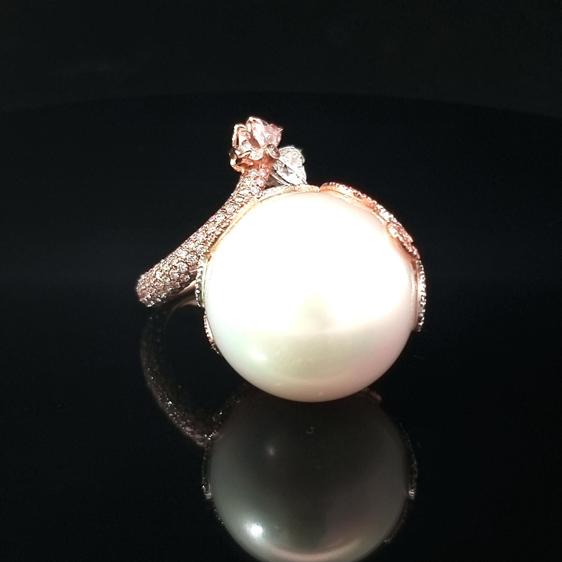 Something from our private collection.

Experience the epitome of elegance and luxury with this exceptional pink gold ring by Autore. At its heart, a magnificent 21mm South Sea pearl takes center stage, exuding timeless beauty. A symphony of