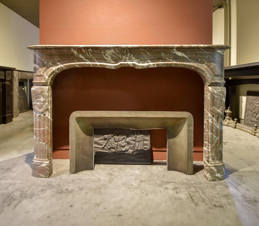 Beautiful and exclusive antique marble fireplace mantel from the 18th Century.
Recuperated from France.