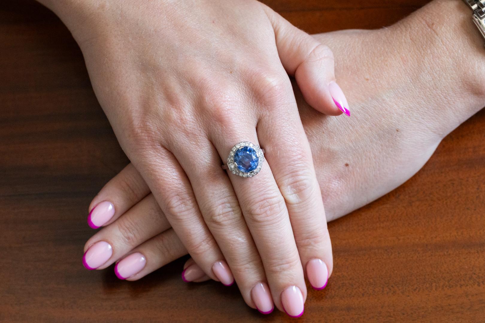 Exklusiver Art-Deco-Ring aus 18 Karat Weißgold mit Saphiren und Diamanten im Altschliff im Zustand „Hervorragend“ in Chorzów, PL