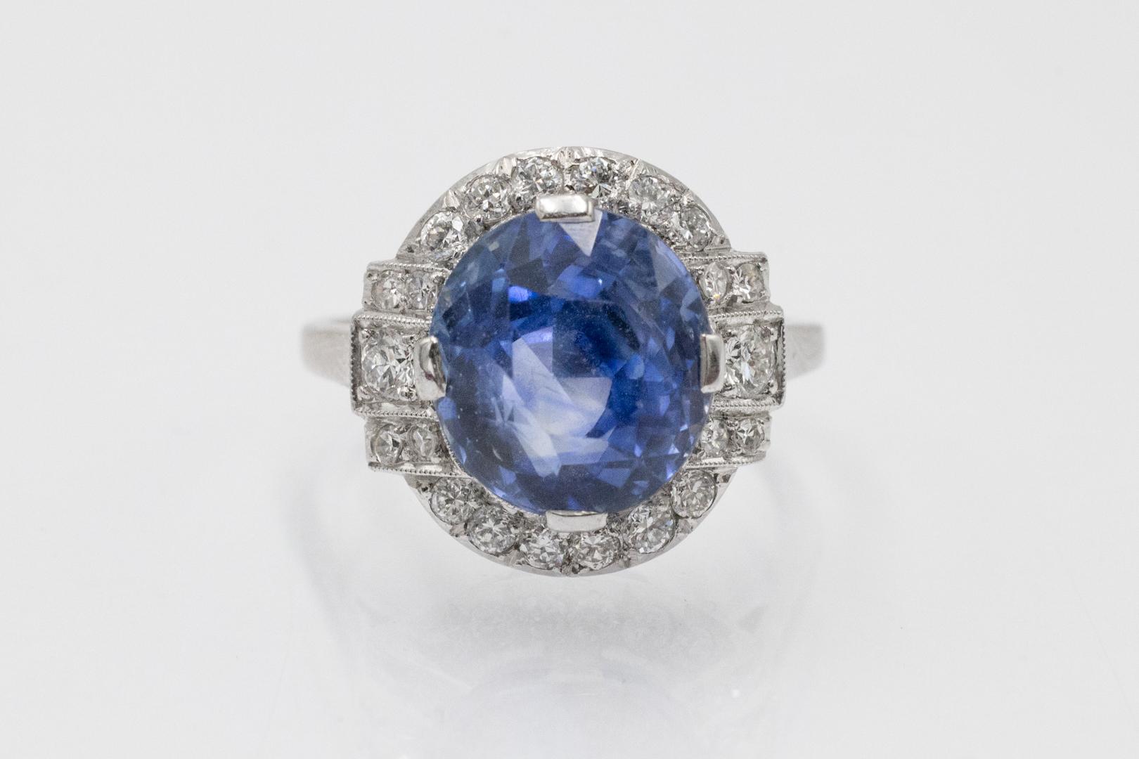 Exklusiver Art-Deco-Ring aus 18 Karat Weißgold mit Saphiren und Diamanten im Altschliff 1