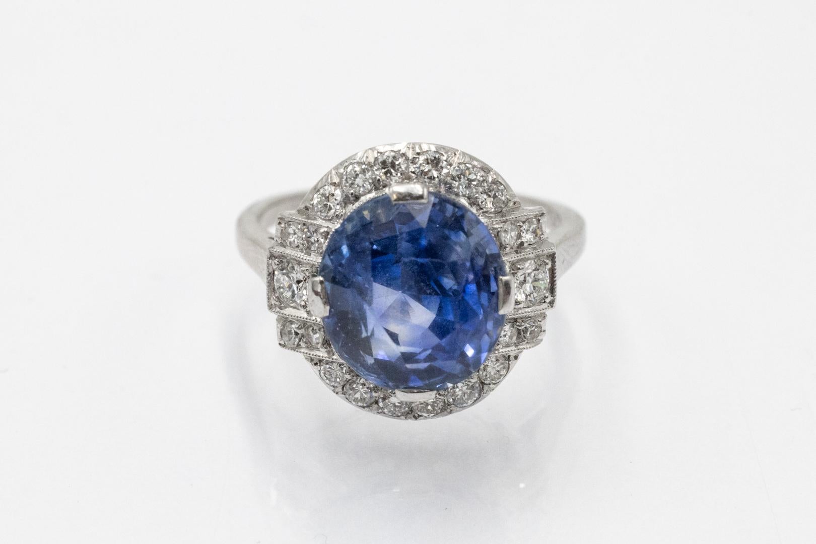 Exklusiver Art-Deco-Ring aus 18 Karat Weißgold mit Saphiren und Diamanten im Altschliff 2