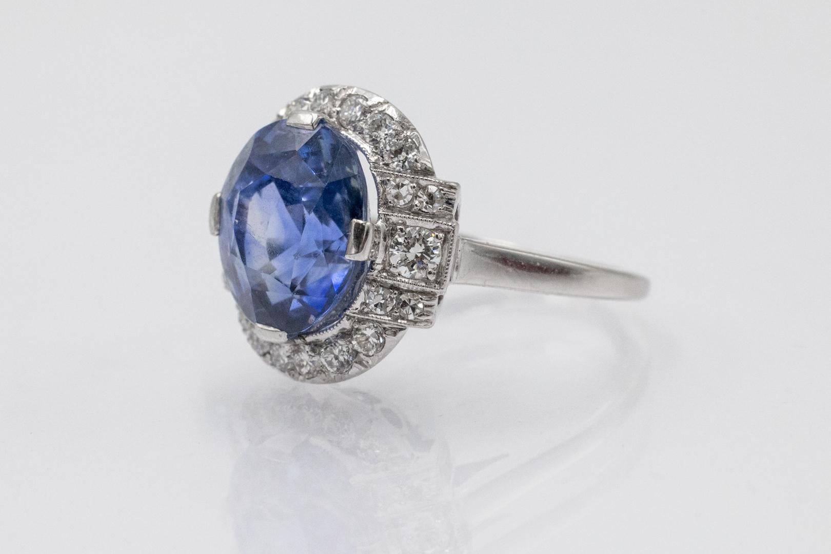 Exklusiver Art-Deco-Ring aus 18 Karat Weißgold mit Saphiren und Diamanten im Altschliff 3