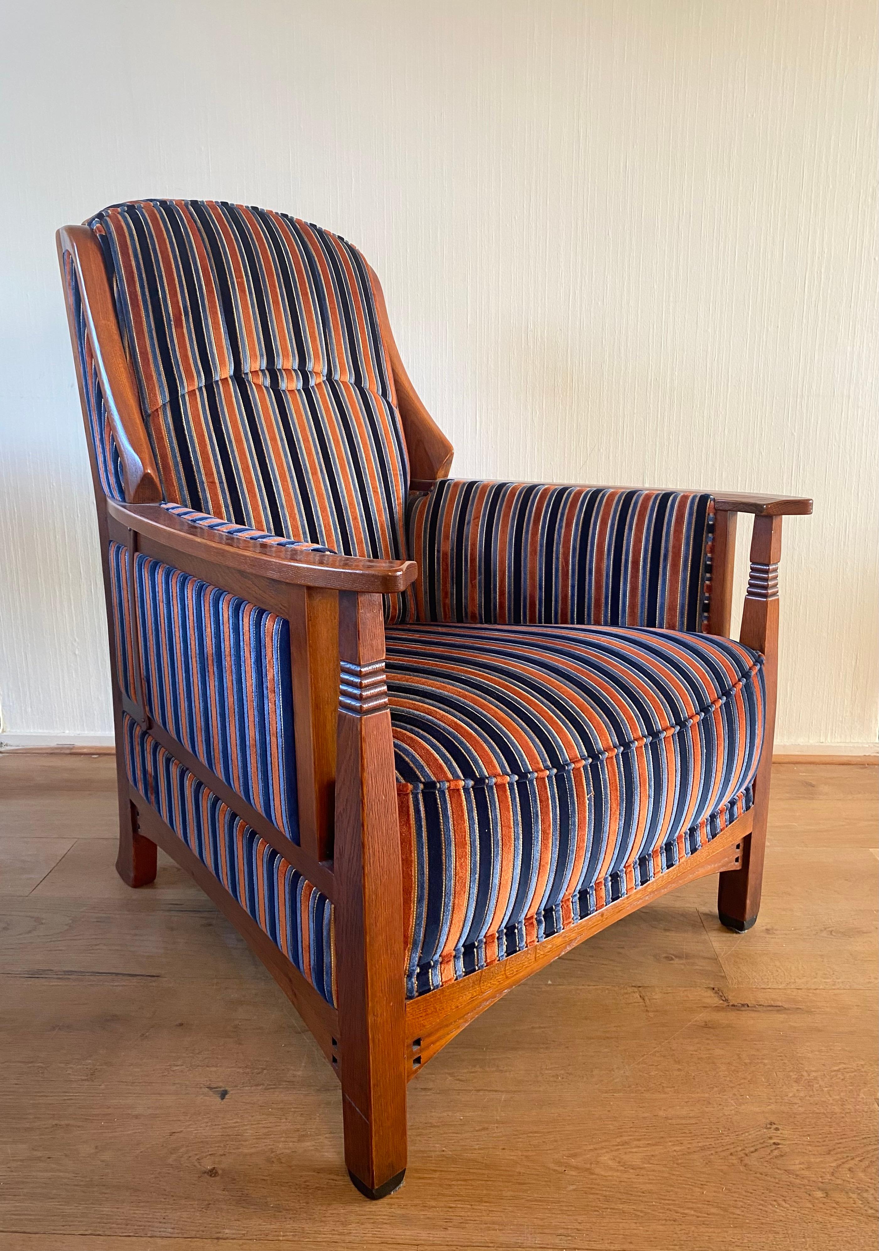Exclusive Art Deco Style Lounge Chair With Footstool By Schuitema, Model Horta. For Sale 3
