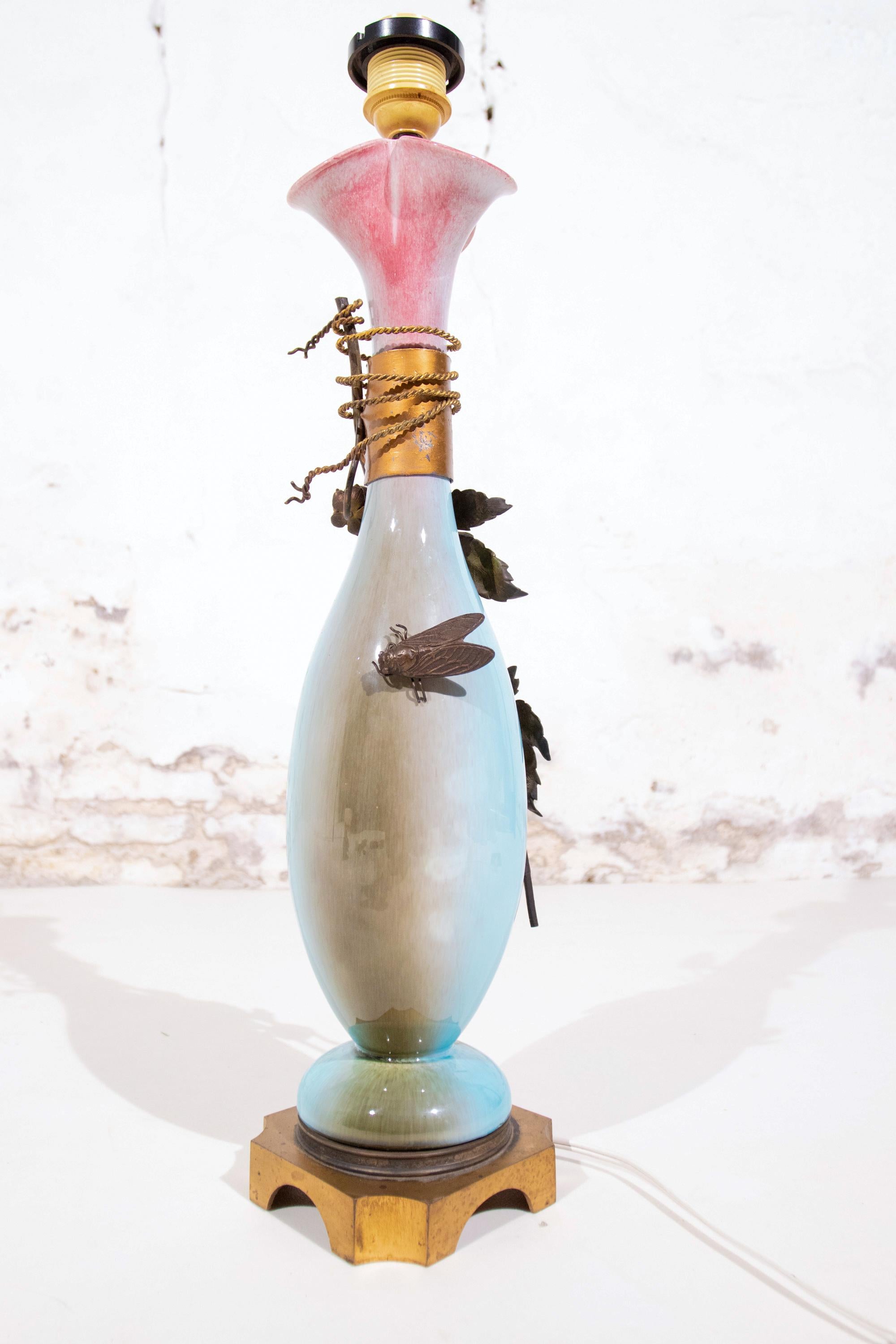 Art nouveau-Tischlampe mit fliegenden und hohlen Blättern aus Bronze, Jugendstil im Zustand „Gut“ im Angebot in Boven Leeuwen, NL