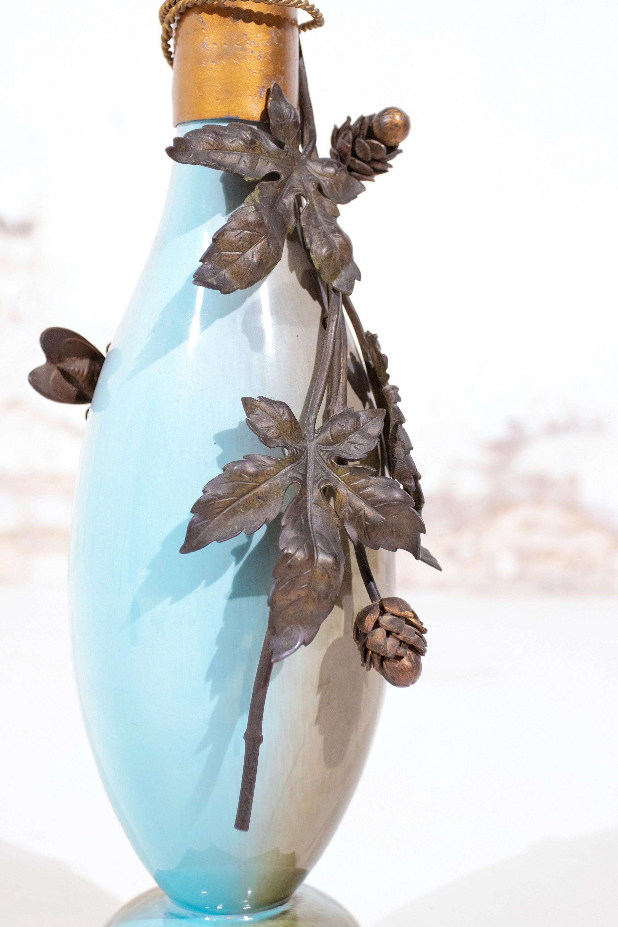 Art nouveau-Tischlampe mit fliegenden und hohlen Blättern aus Bronze, Jugendstil im Angebot 1