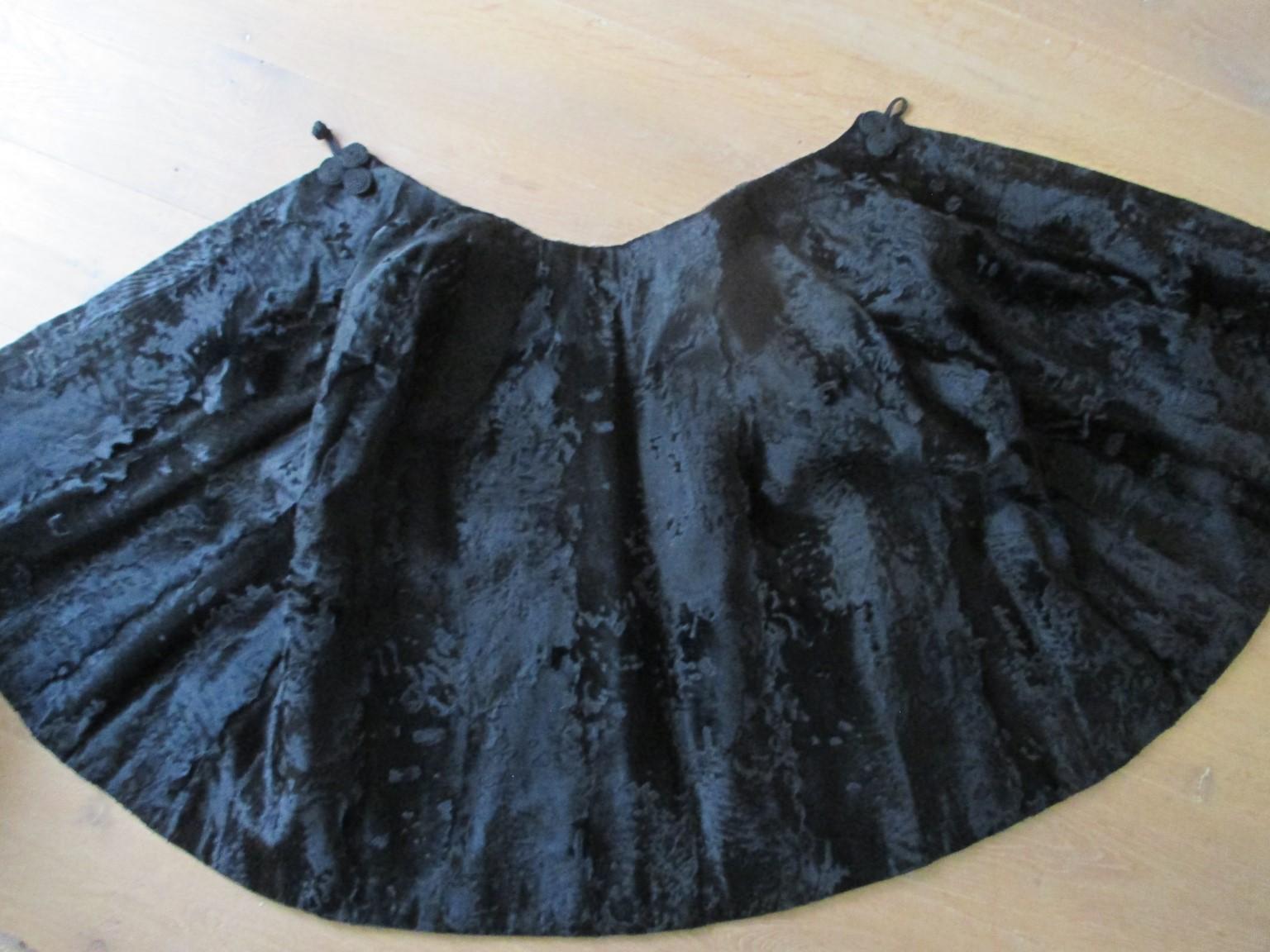 Exclusive Black Broadtail Lamb Fur Cape For Sale 3