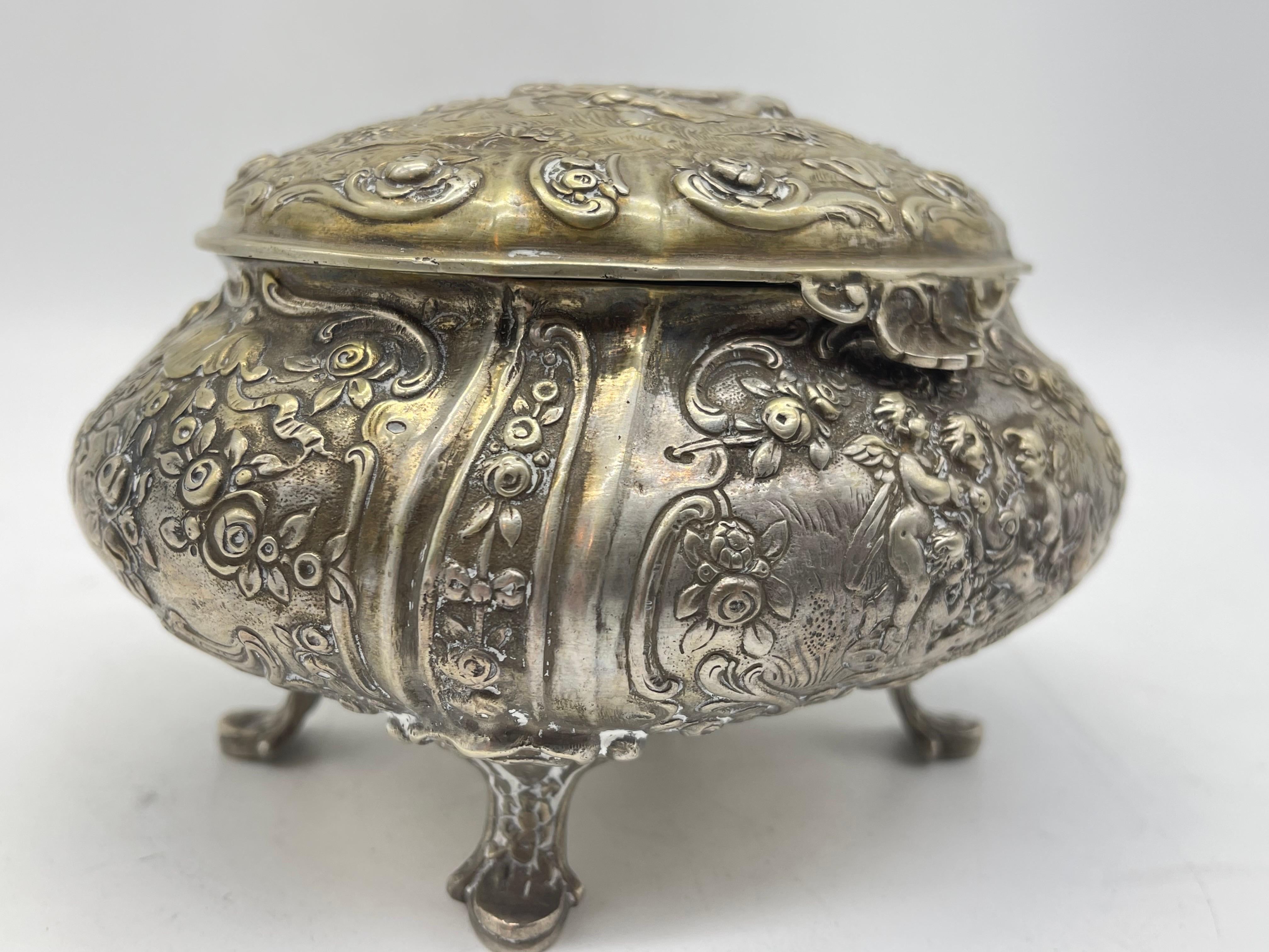 Exclusive Bonboniere / Sugar Lidded box 800 Silver Germany gilded, Flowers Putto For Sale 11