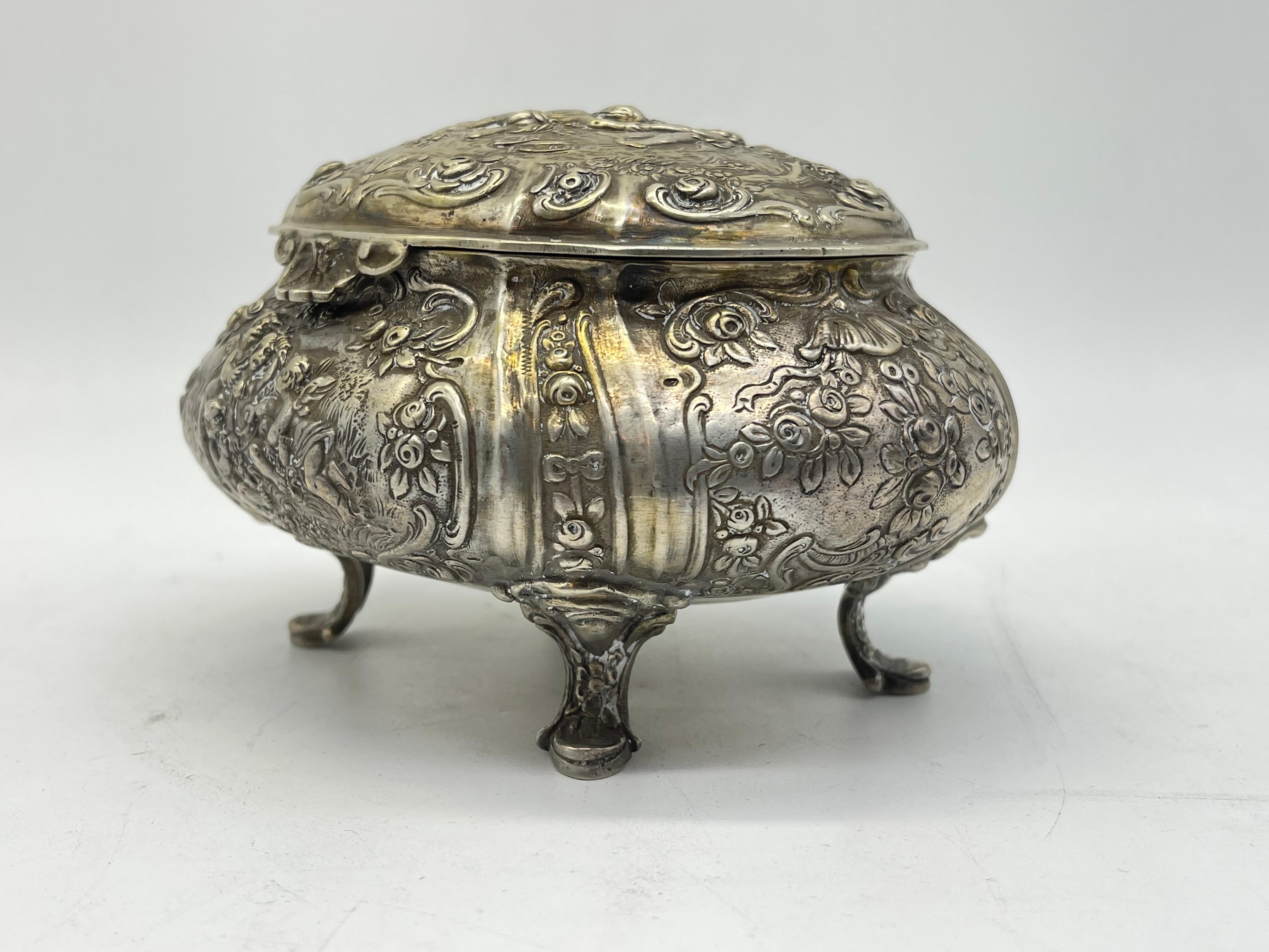 Exclusive Bonboniere / Sugar Lidded box 800 Silver Germany gilded, Flowers Putto For Sale 1