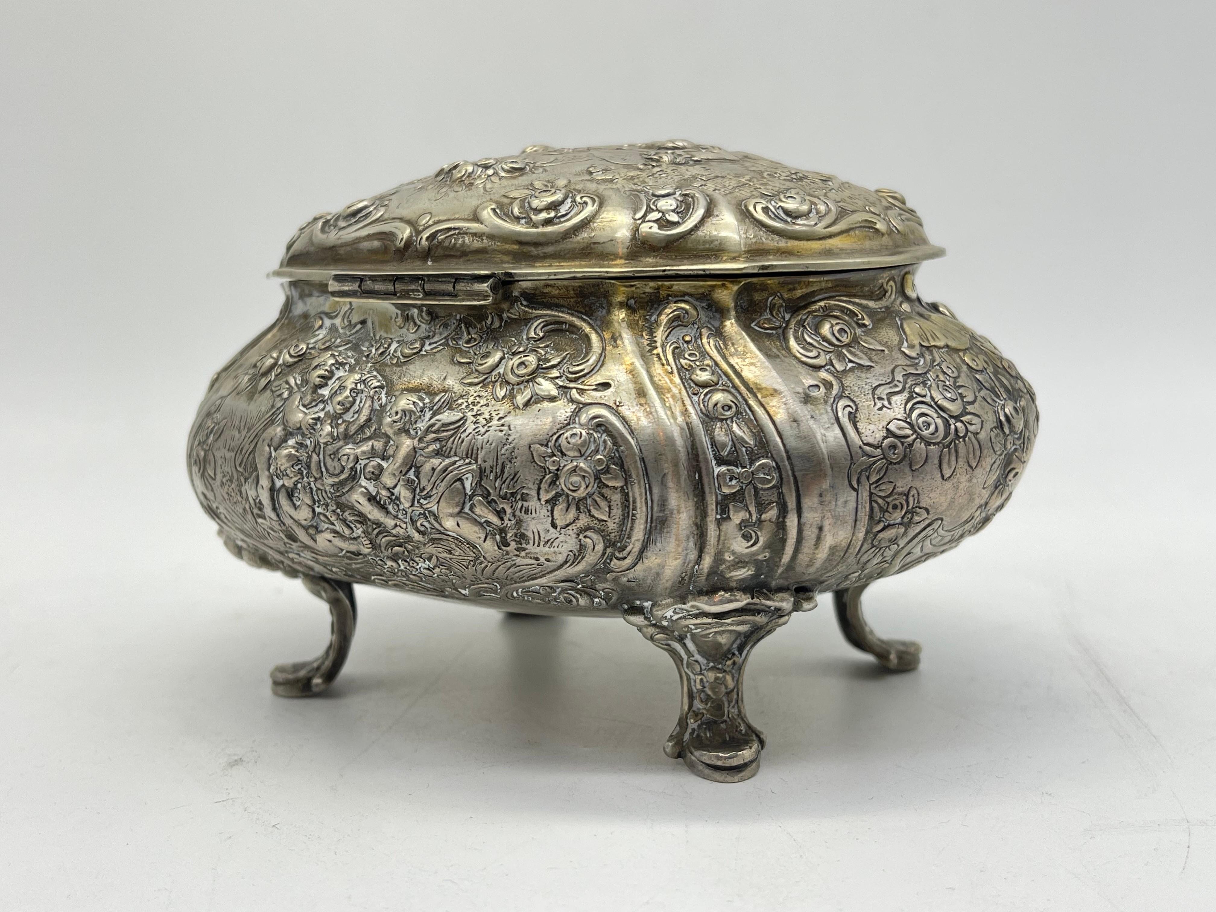 Exclusive Bonboniere / Sugar Lidded box 800 Silver Germany gilded, Flowers Putto For Sale 3