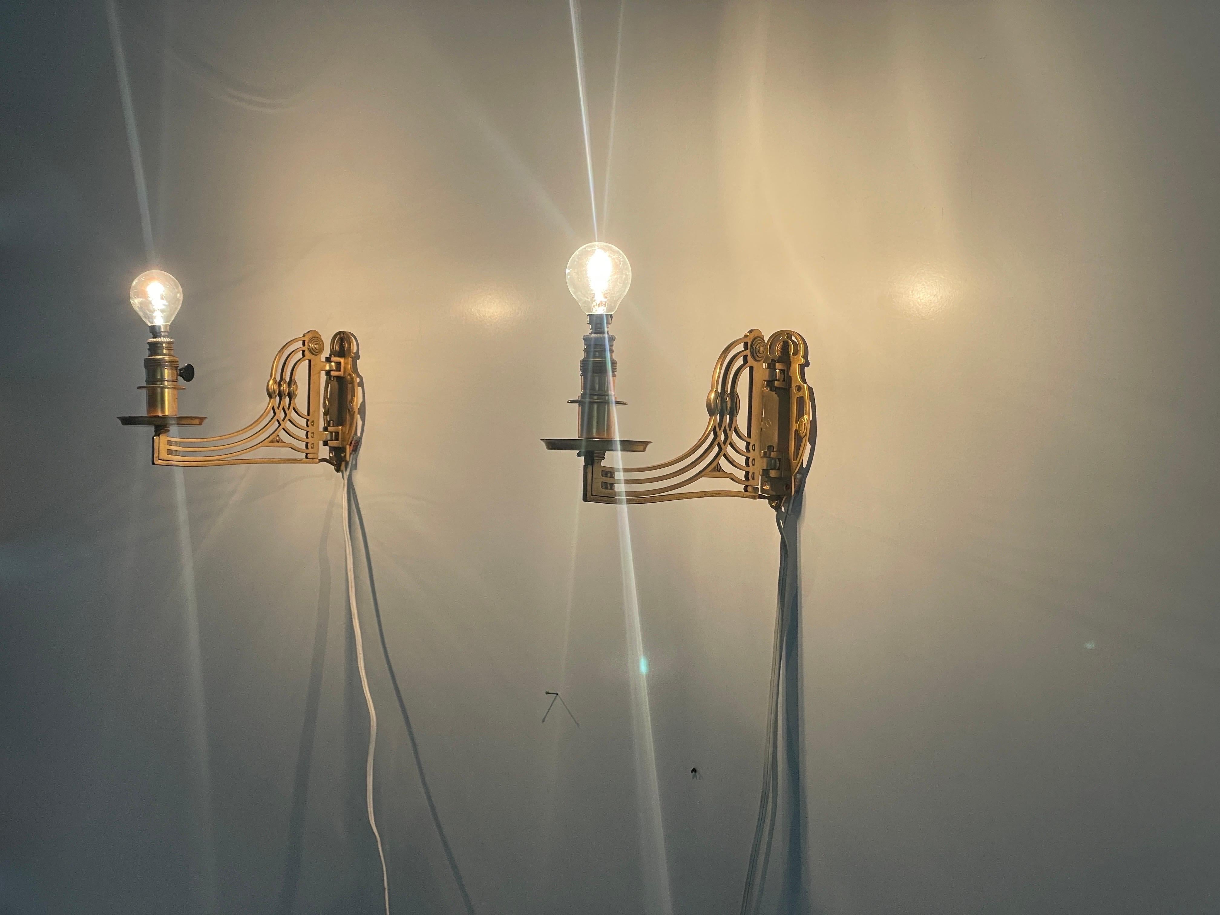 Exclusivo par de apliques Art Nouveau de latón, años 20, Alemania en venta 7